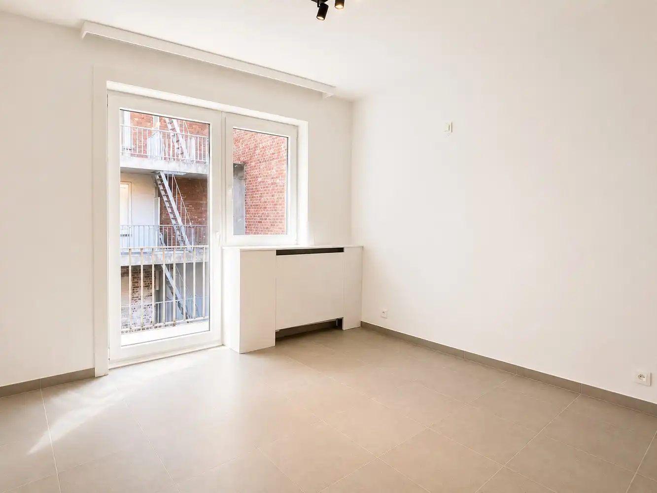 Instapklaar appartement met terras nabij het Zuidpark foto 7
