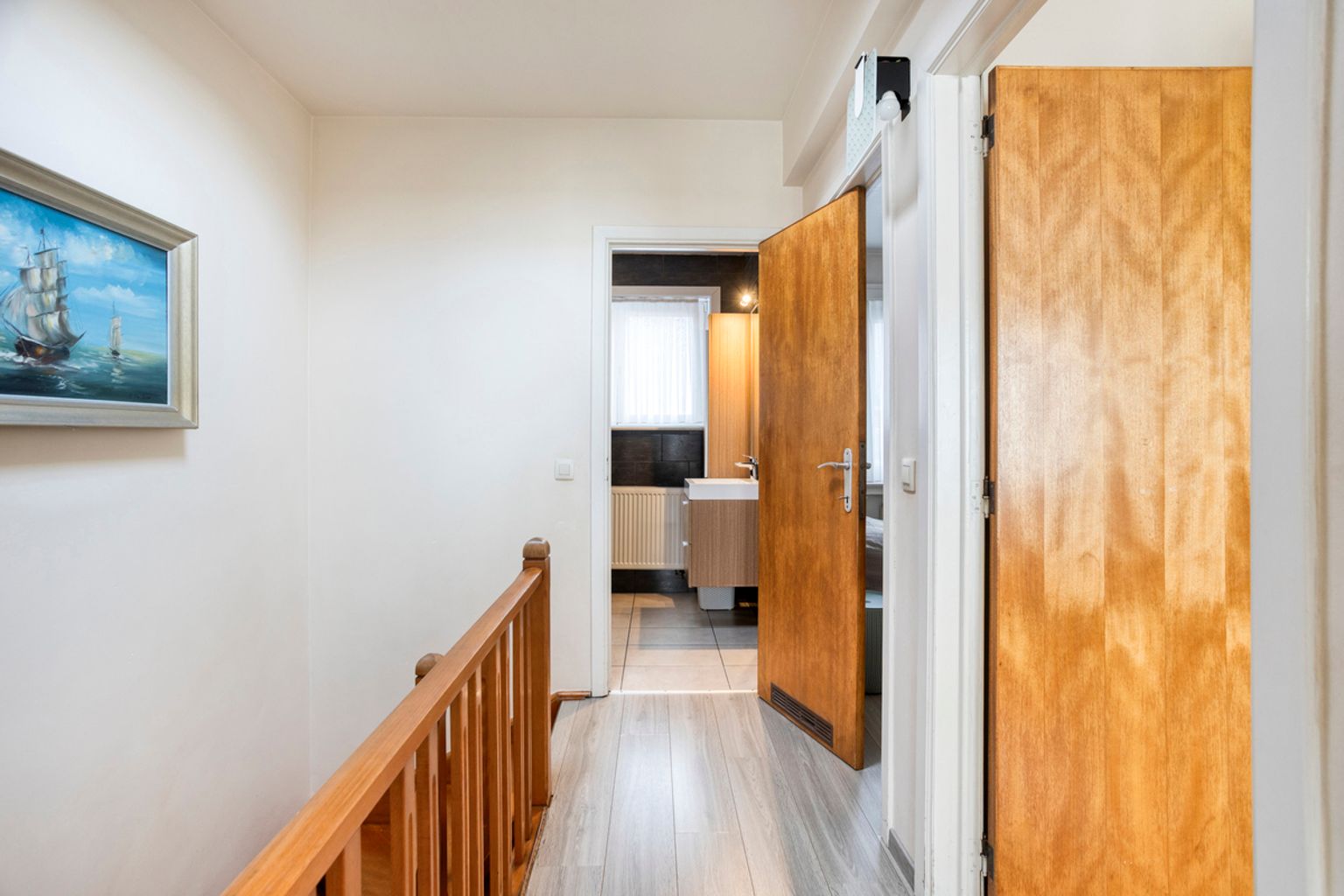 Gerenoveerde bel-étage woning met garage foto 22