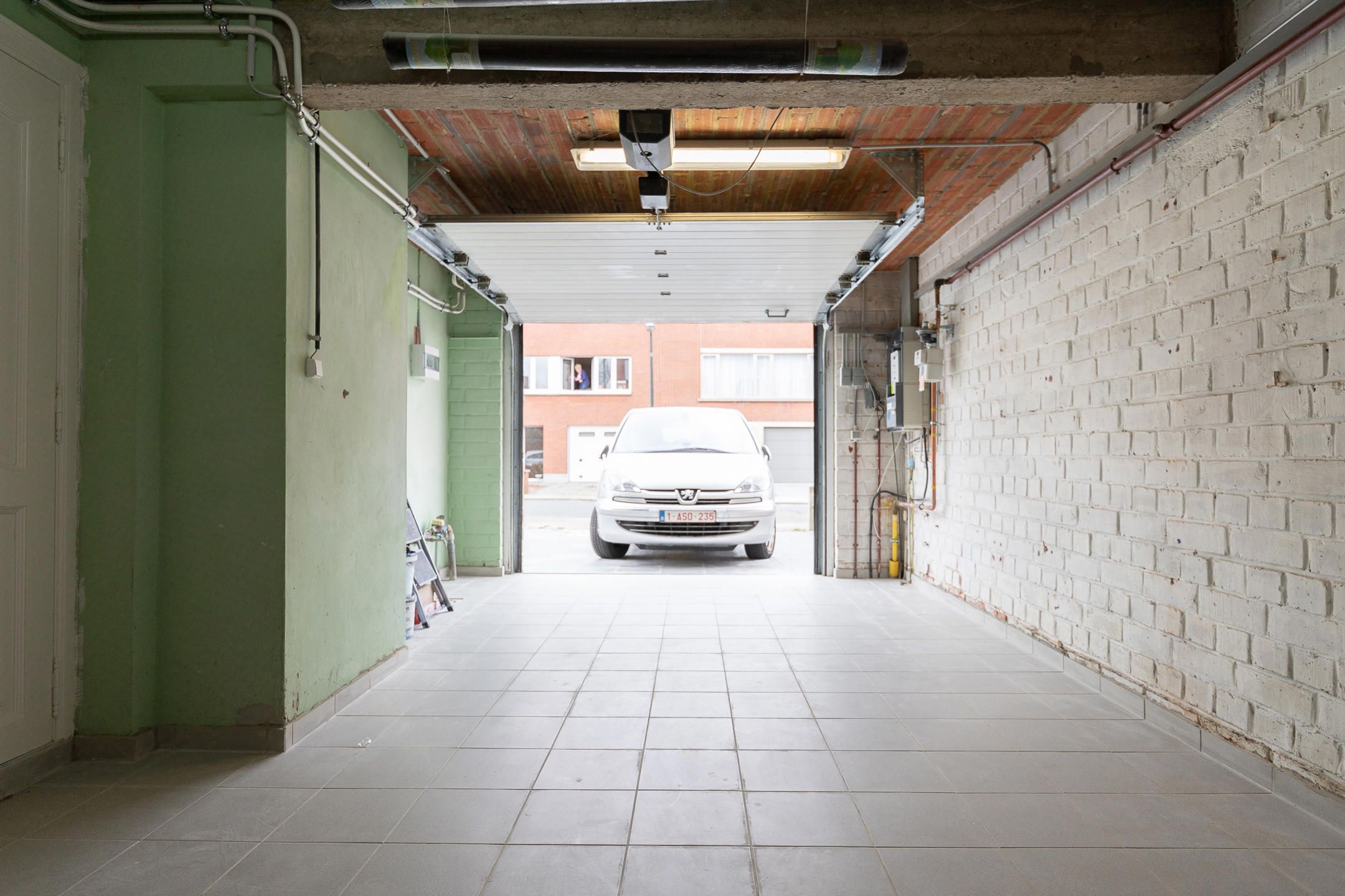 Gerenoveerde woning in een rustige straat foto 16