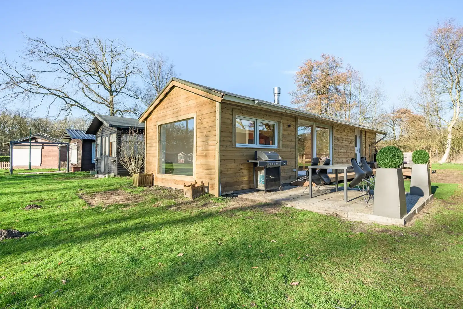 Gerenoveerd Buitenverblijf/bungalow Brecht! foto {{pictureIndex}}