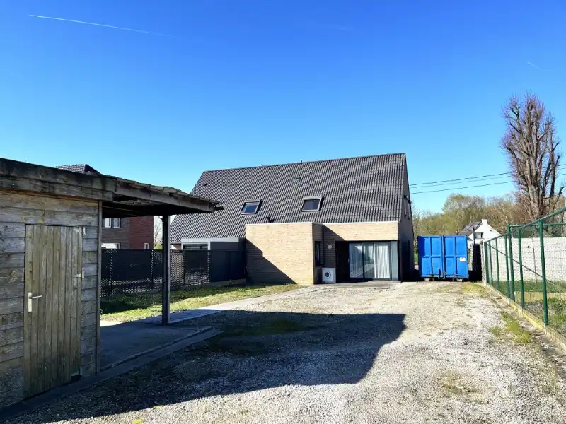 Woning met slaapkamer en badkamer gelijkvloers foto 3