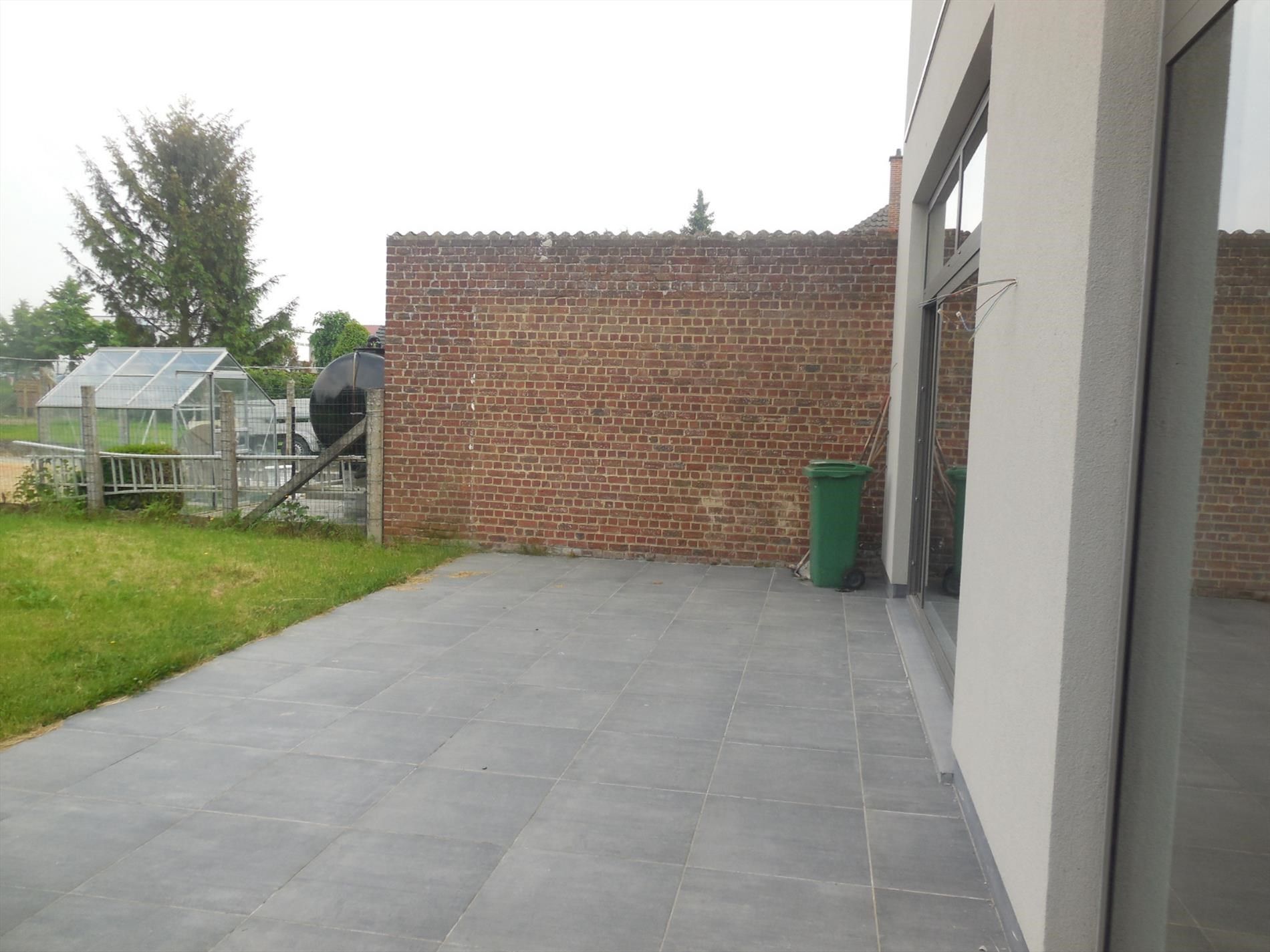 Gelijkvloers appartement met 3 slaapkamers, 2 badkamers, groot terras en tuin.   foto 13