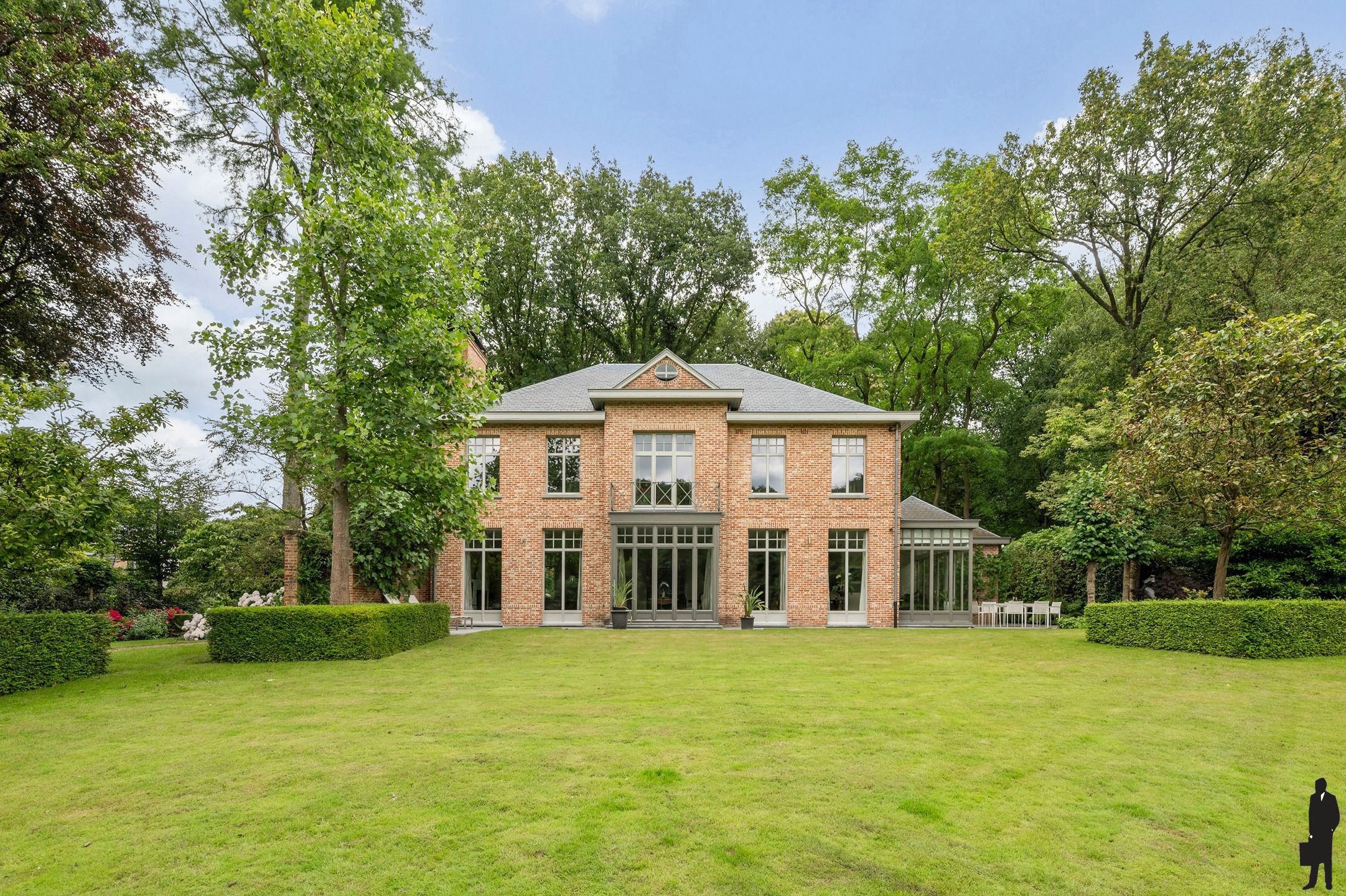 Unieke en zéér centraal gelegen villa op een parkdomein van ca. 9.847 m²! foto 46