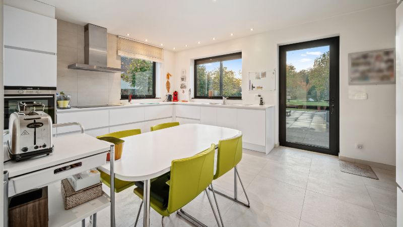 Moderne villa 247m² met bijgebouw-garage en zwembad op 58 are foto 30