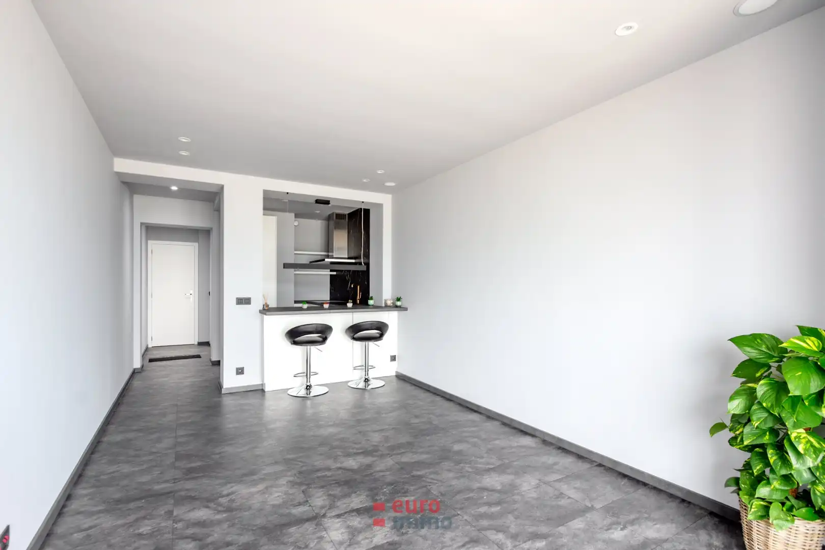 Zéér centraal op de zeedijk gelegen studio in het bruisende Middelkerke! foto 2