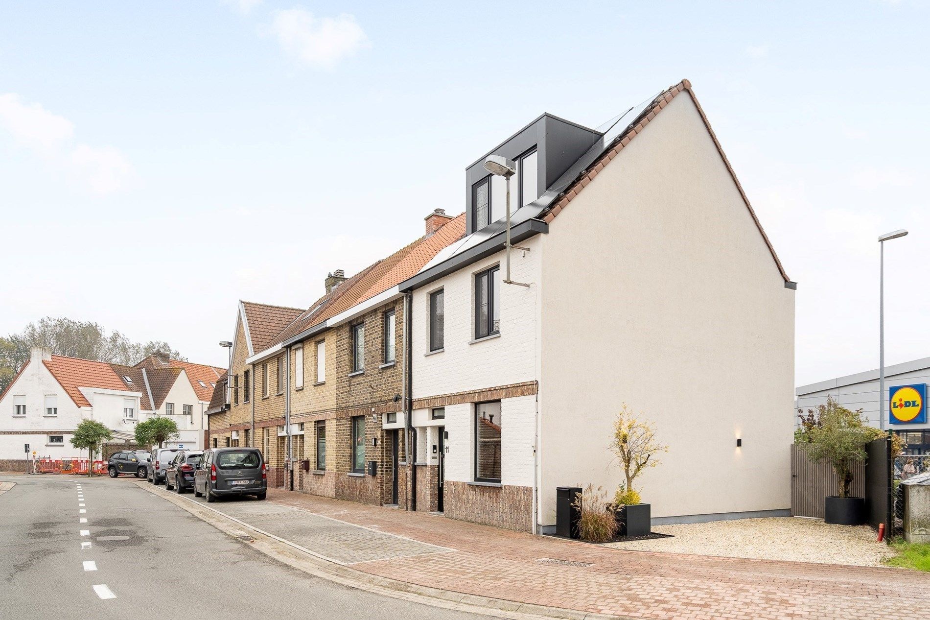 Schitterend huis met parkeerplaats te Heist-aan-Zee.  foto {{pictureIndex}}