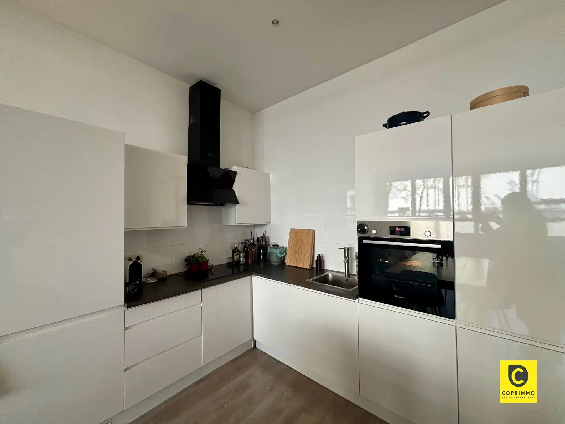 Stijlvol gelijkvloers app met ruime tuin! foto 3