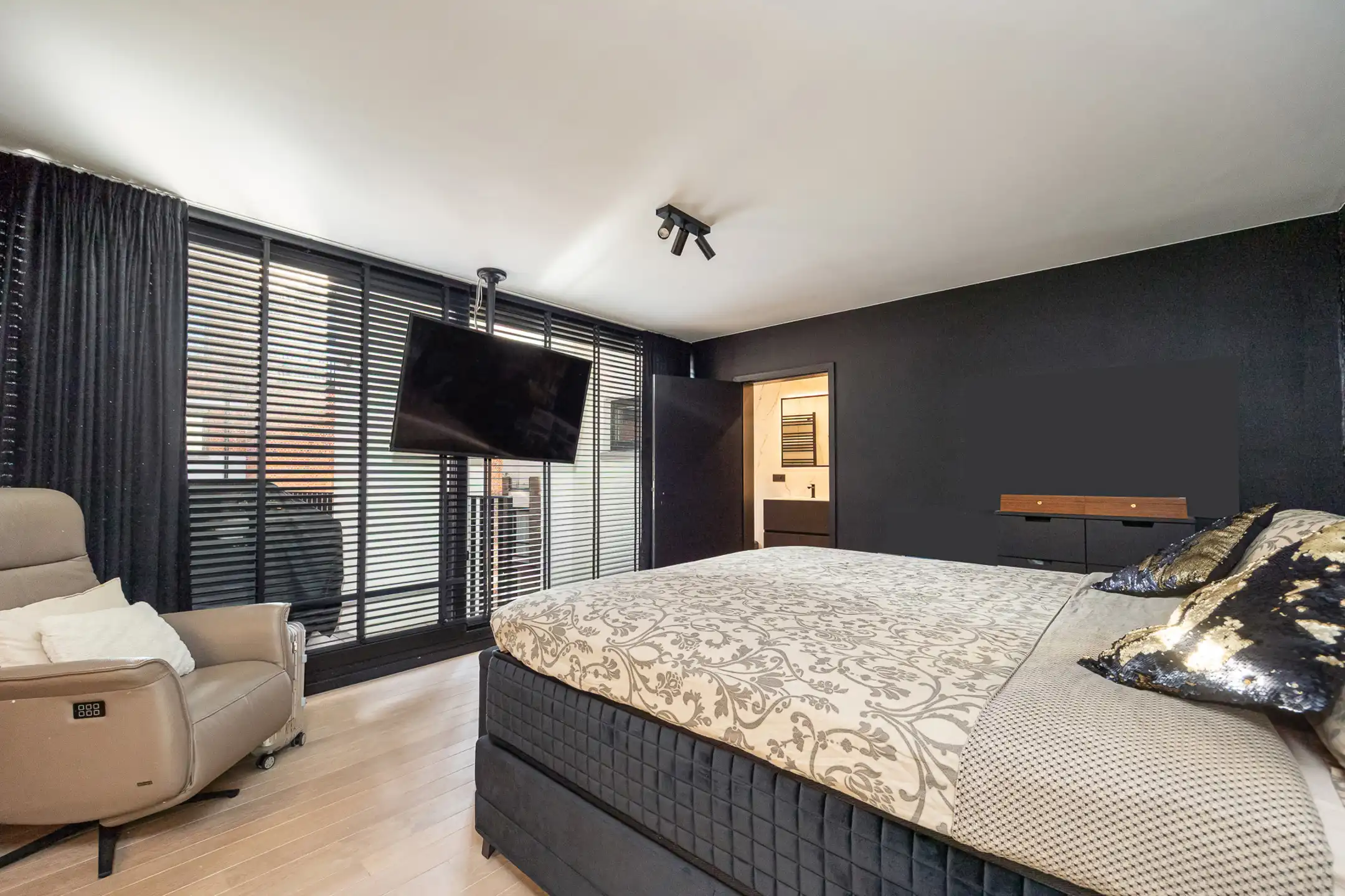 ANTWERPEN - Uniek loft appartement in historisch pakhuis! foto 7