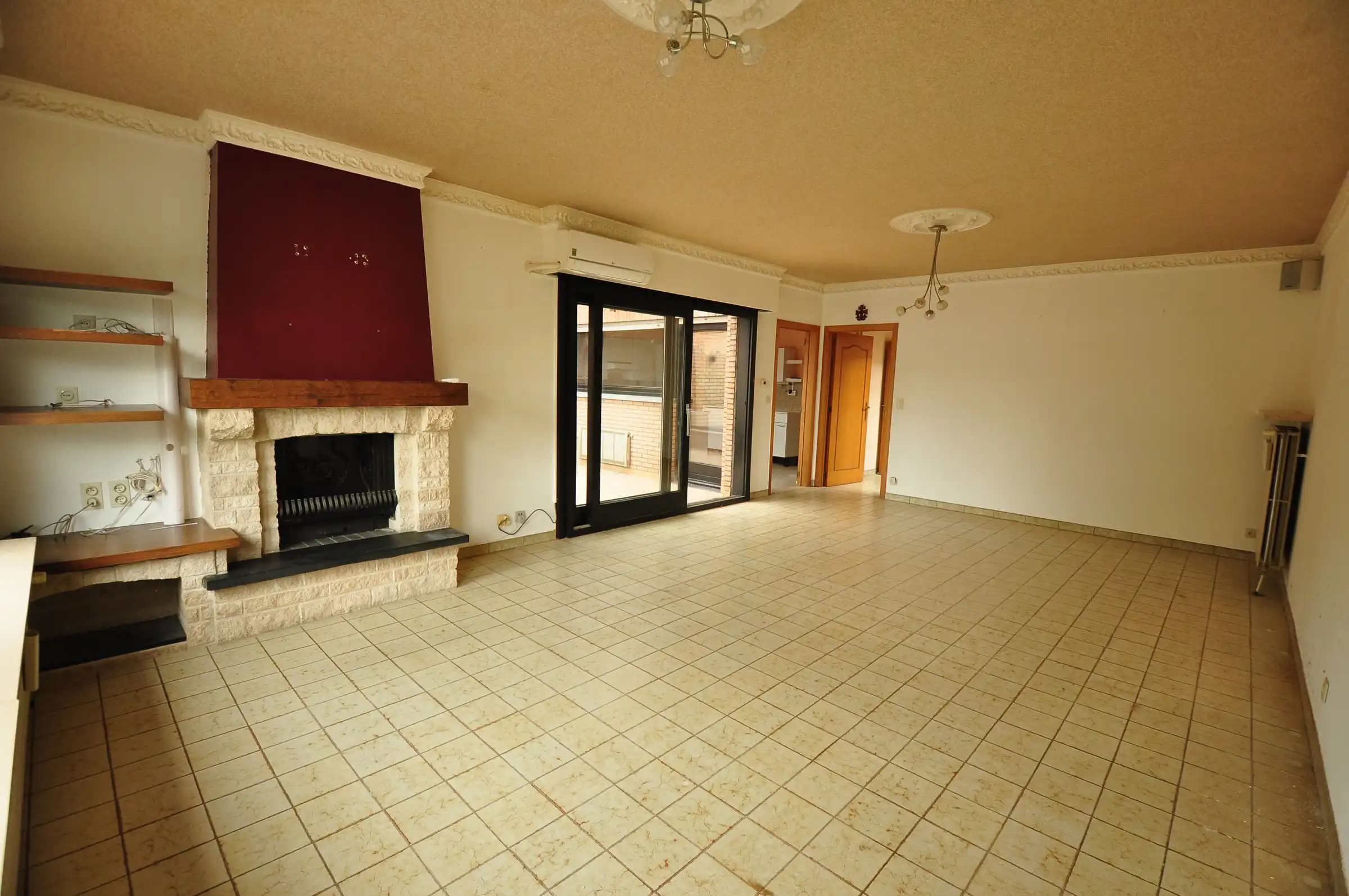 Bungalow met grote garage en twee slaapkamers foto 3