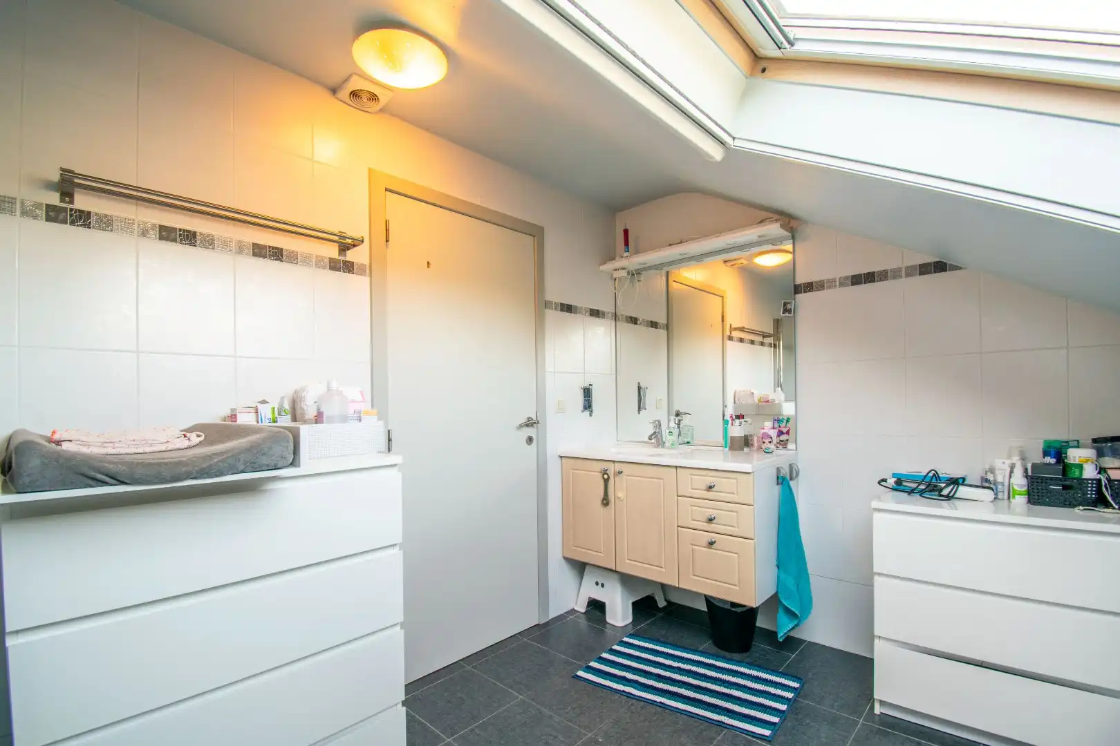 RUIM APPARTEMENT (EPC: B) MET 3 SLAAPKAMERS + GARAGE! foto 23