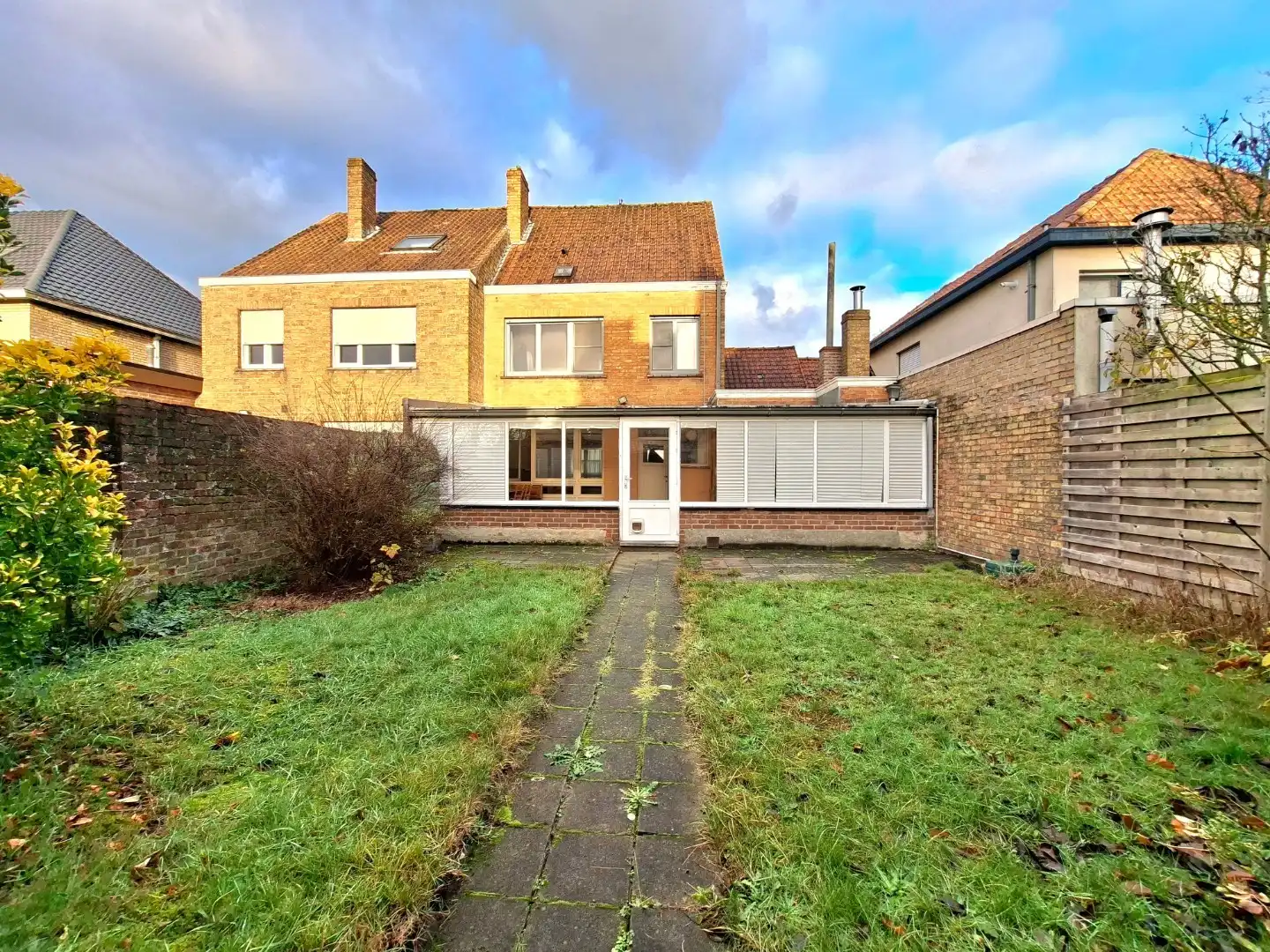 Ruime goed gelegen woning  foto 2