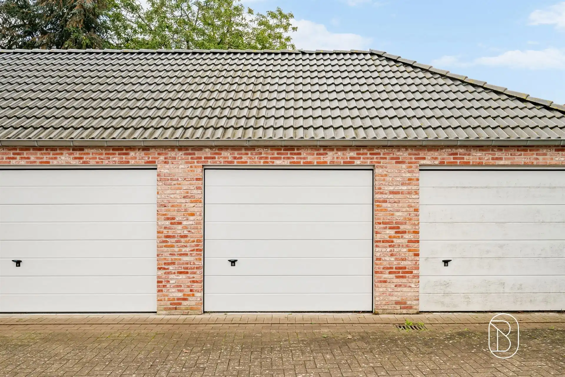 Recente woning met 3 slk, tuin en garage nabij Kluisbos foto 12
