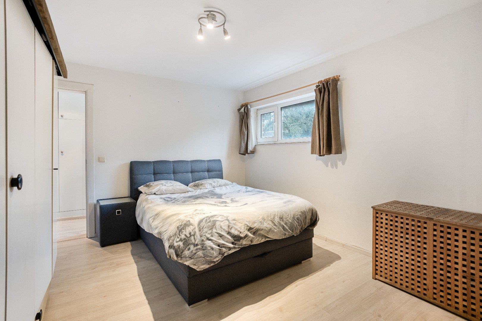 Gelijkvloersapp. (91m²) te huur in Halle, met 1 slpk en koer foto 15