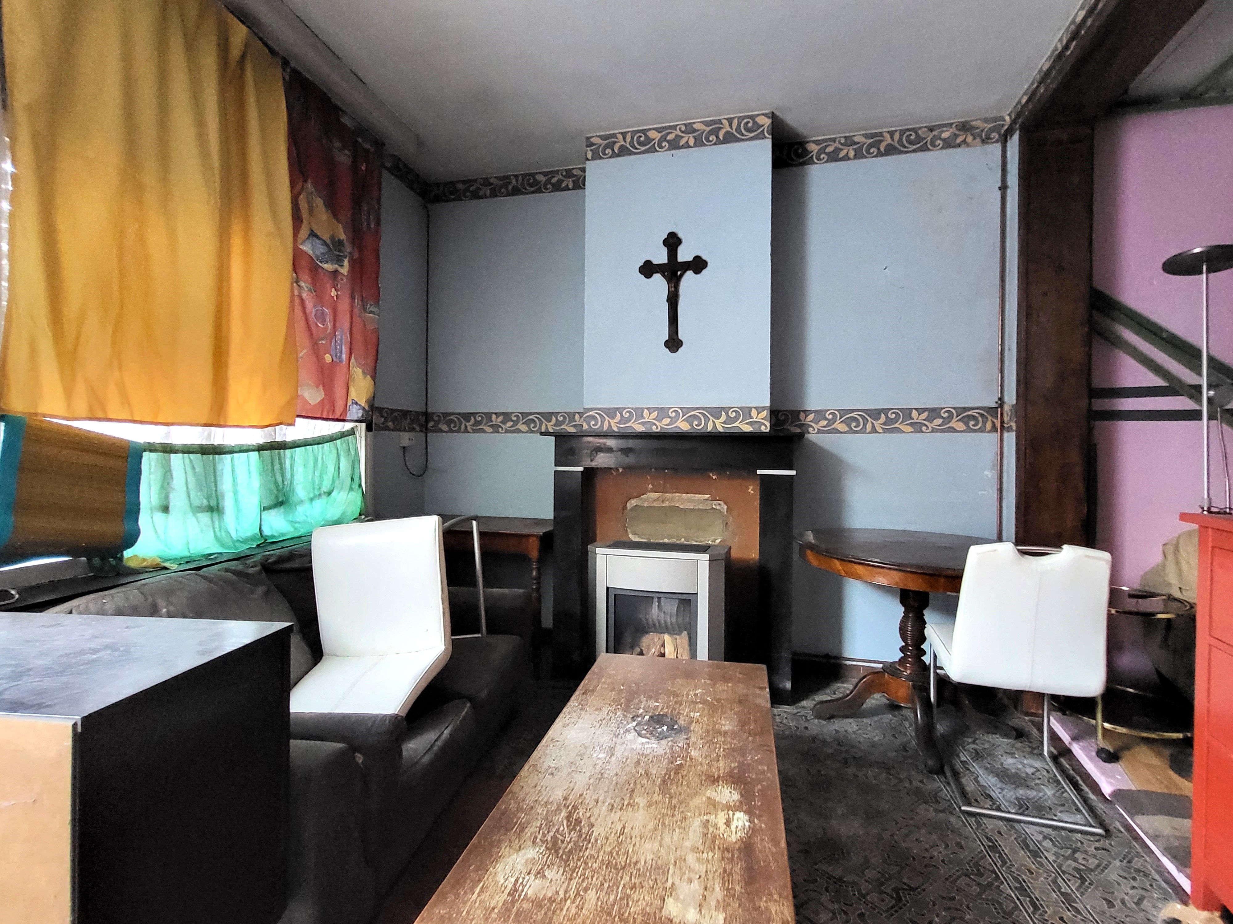 Prachtig te renoveren rijwoning op 132m² met ruime stalling.  foto 3