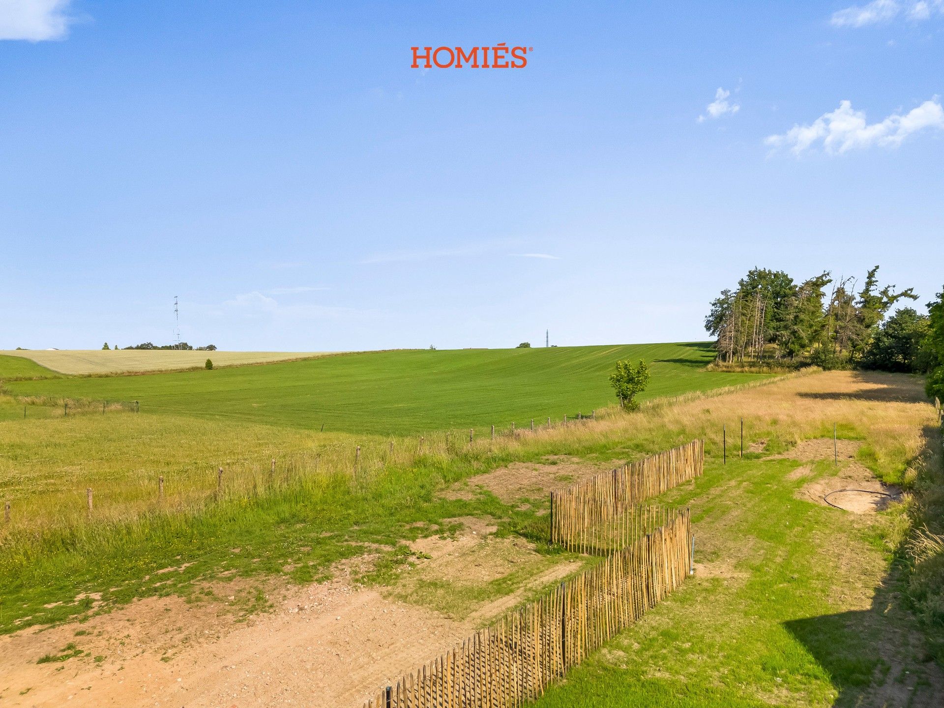 Prachtige bouwgrond op toplocatie foto {{pictureIndex}}