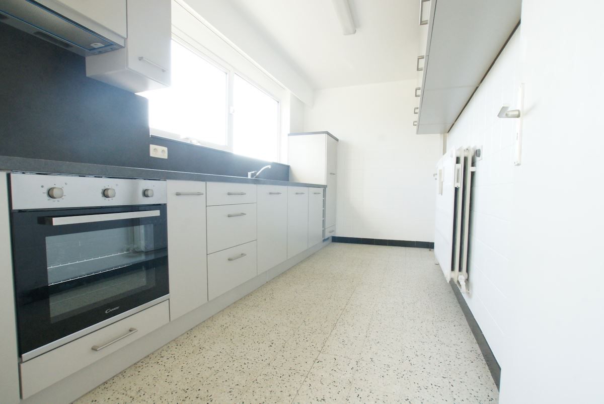 Ruim dakappartement met terras foto 11
