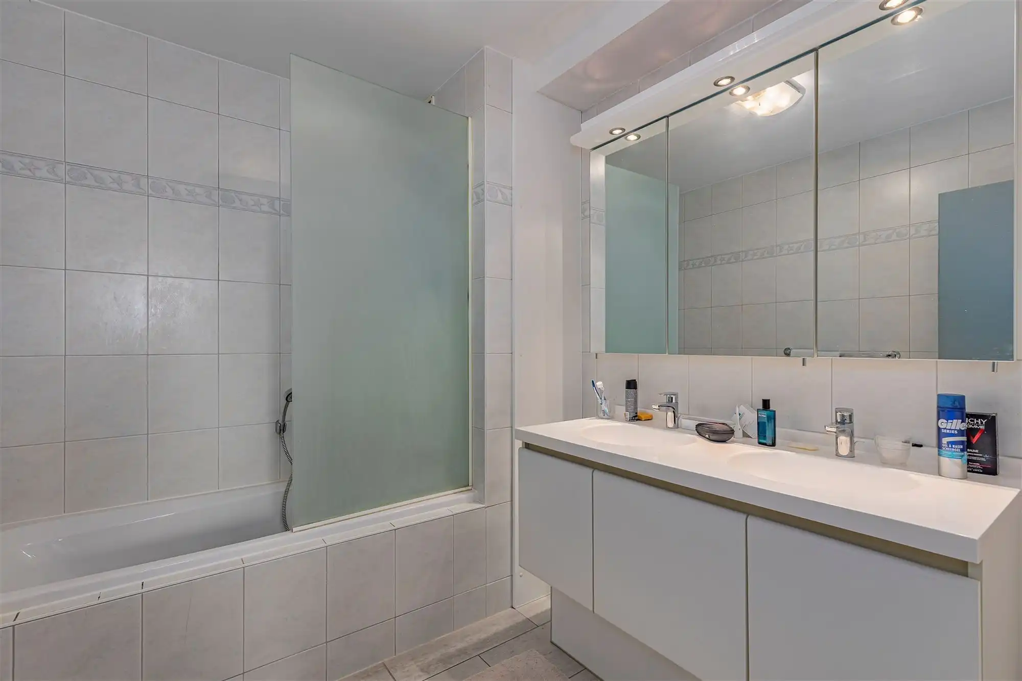 Recent appartementsgebouw met 5 appt + garage in Merksem foto 21