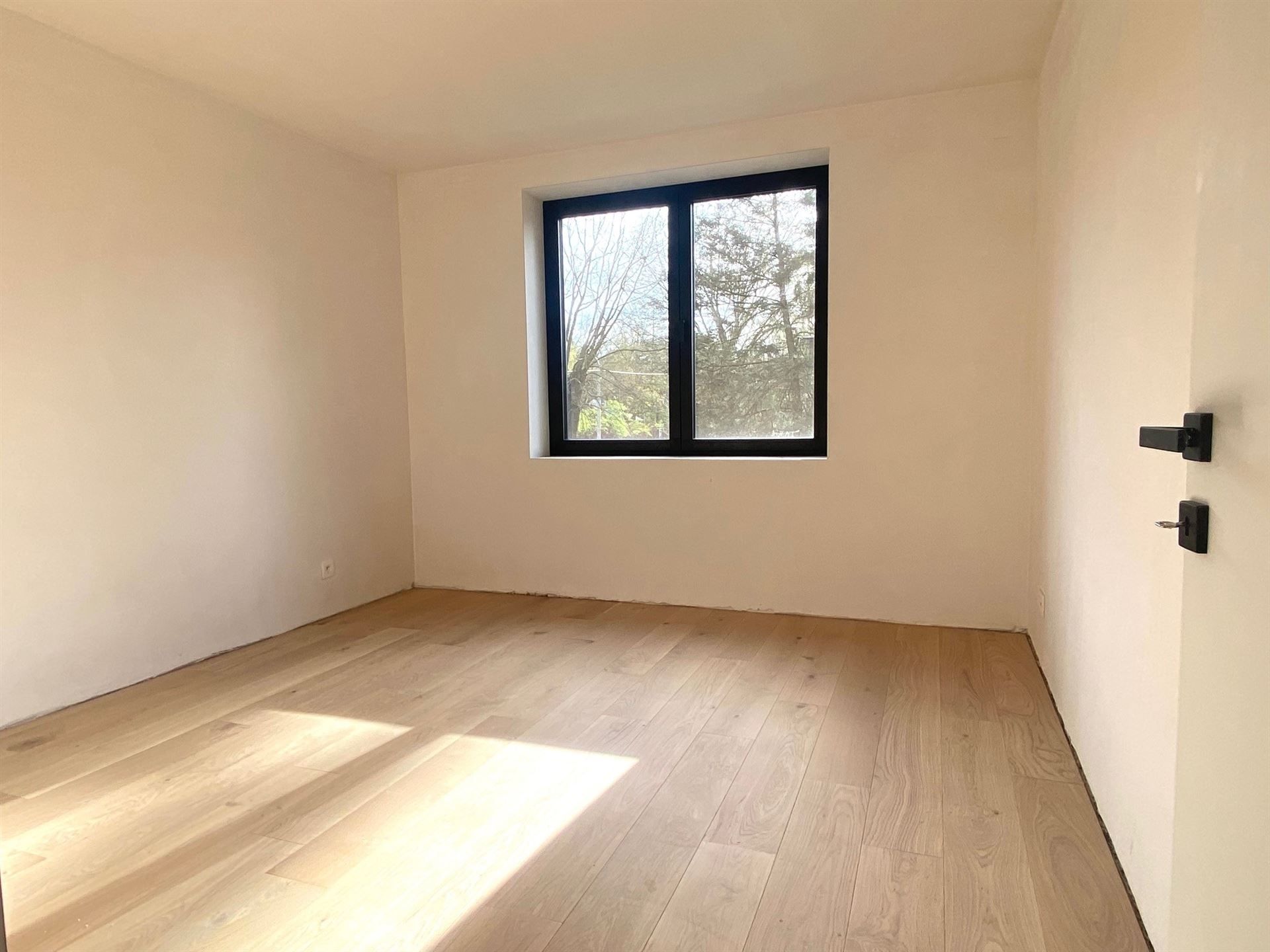 Moderne en grote nieuwbouwvilla met zuid-gerichte tuin! foto 7