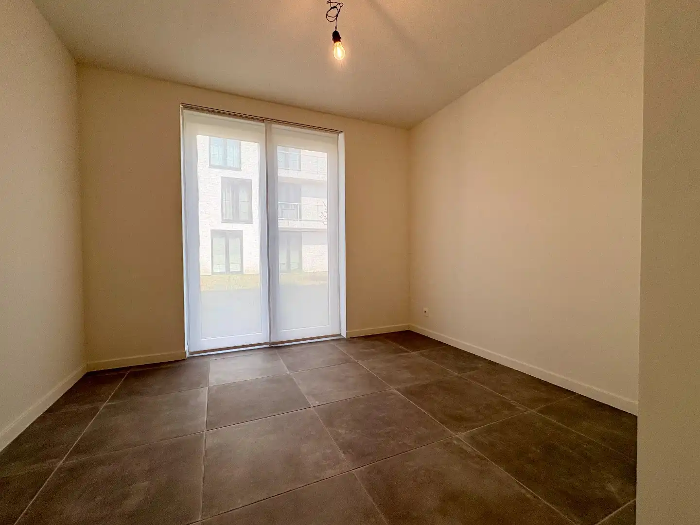 Modern gelijkvloers appartement met 2 slaapkamers, lichtrijke leefruimte en terras dichtbij Kortrijk.  foto 12