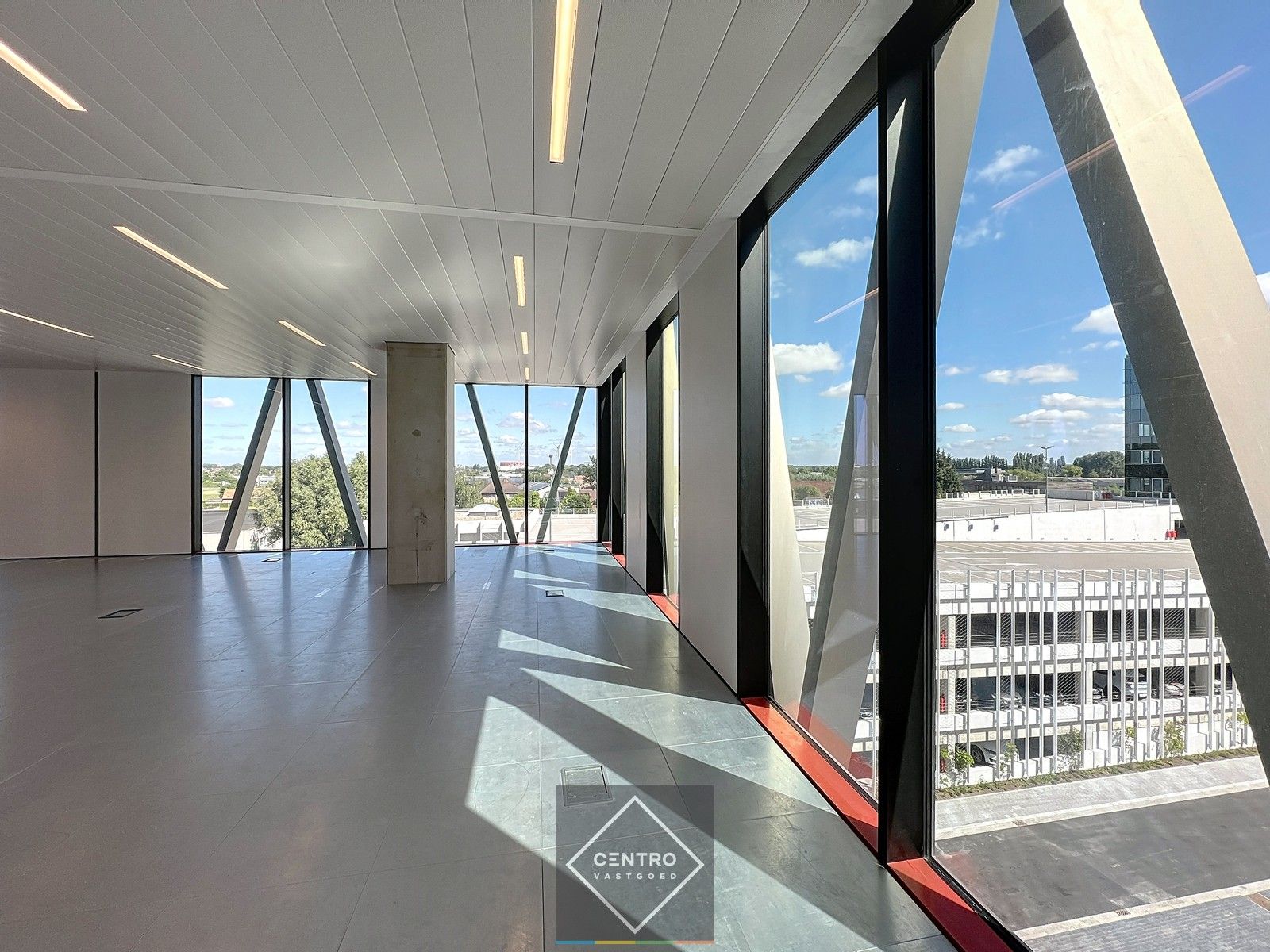 SCHERP GEPRIJSDE kantoorruimte (±240m²) met prachtige zichten in de Westwing Tower op de derde verdieping ! foto 9