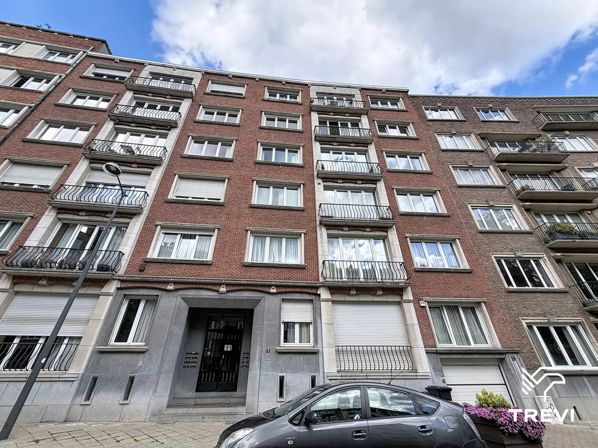  Licht appartement met 2 slaapkamers + parkeerplaats   foto 11