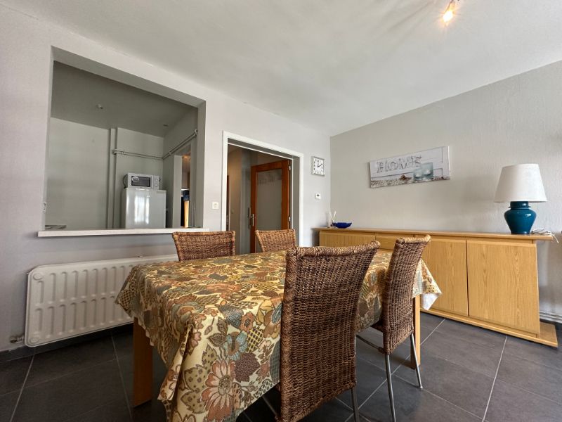 Gemeubeld 2-slaapkamerappartement op wandelafstand van het strand! foto 5