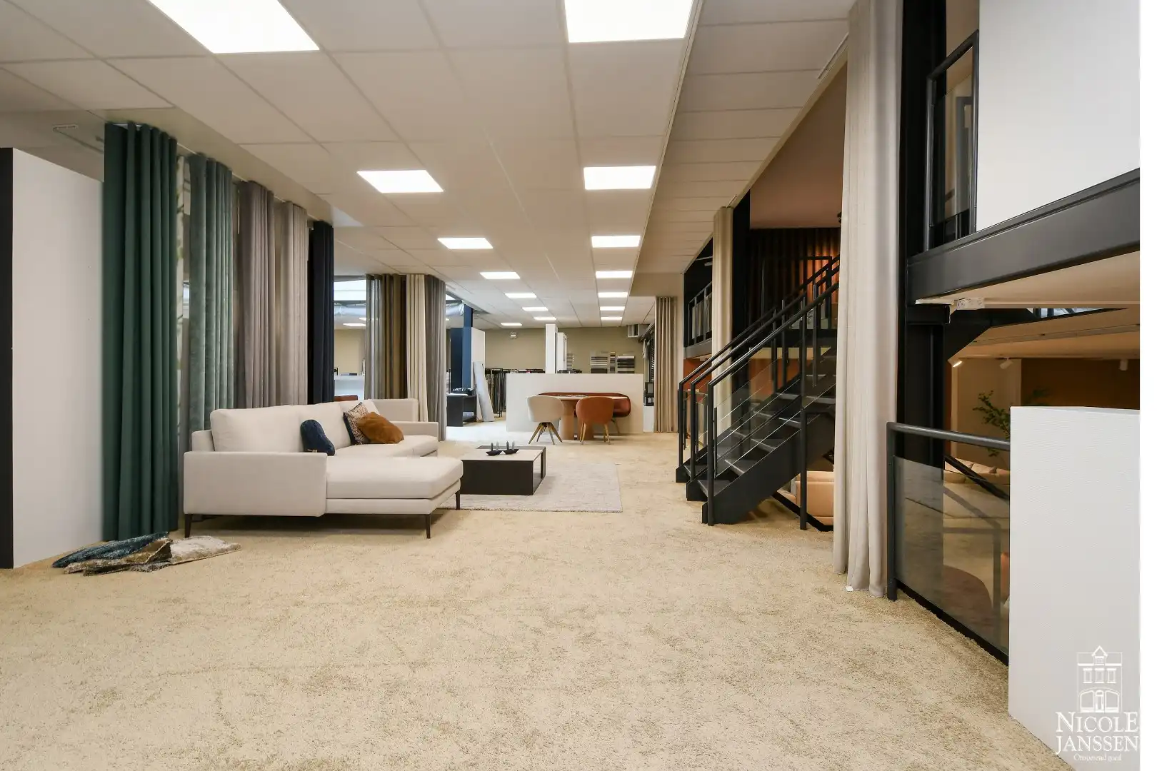 Ruim en luchtig handelspand van ca. 1050m² foto 13