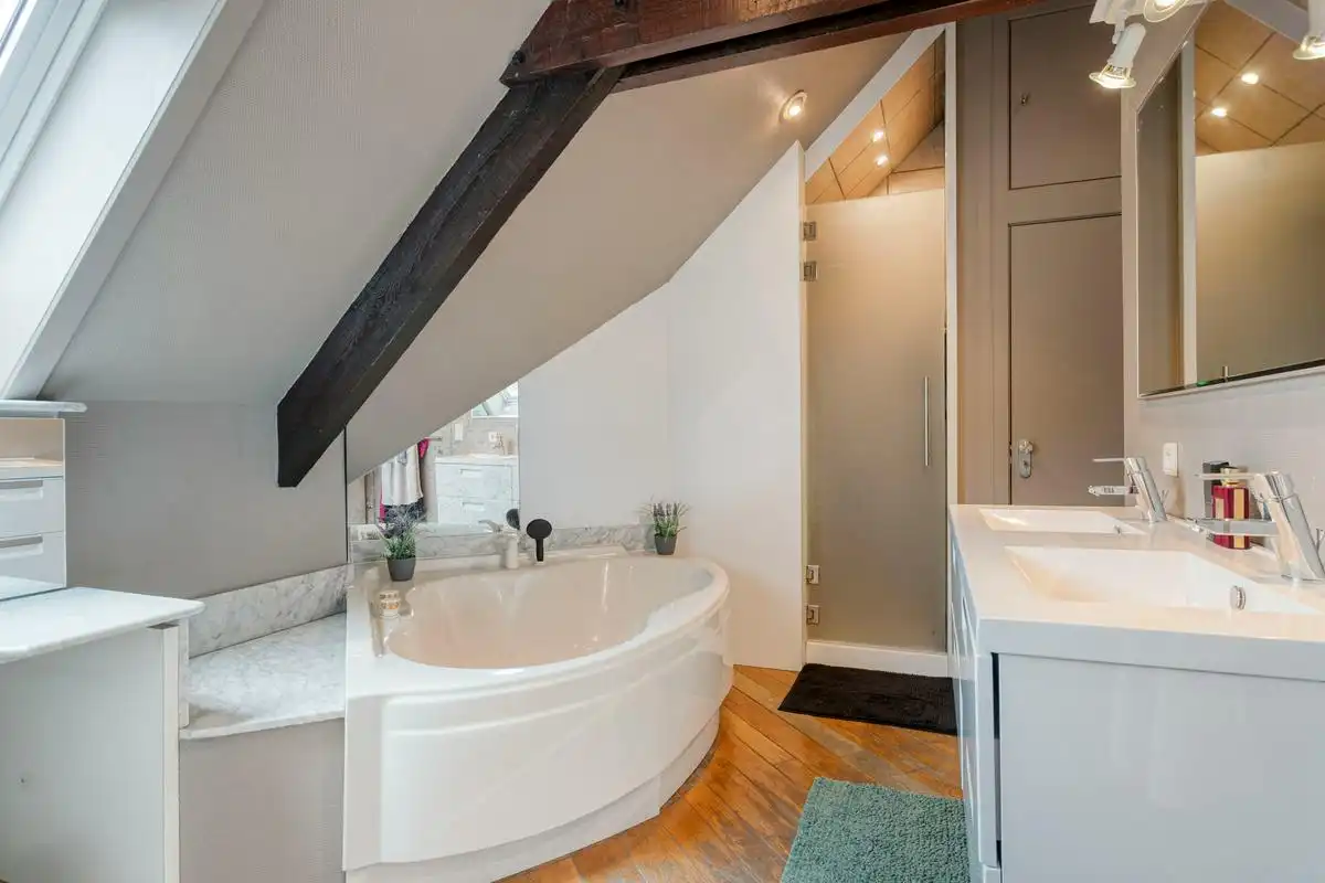Ruime herenwoning met magazijn te koop in Deerlijk foto 12
