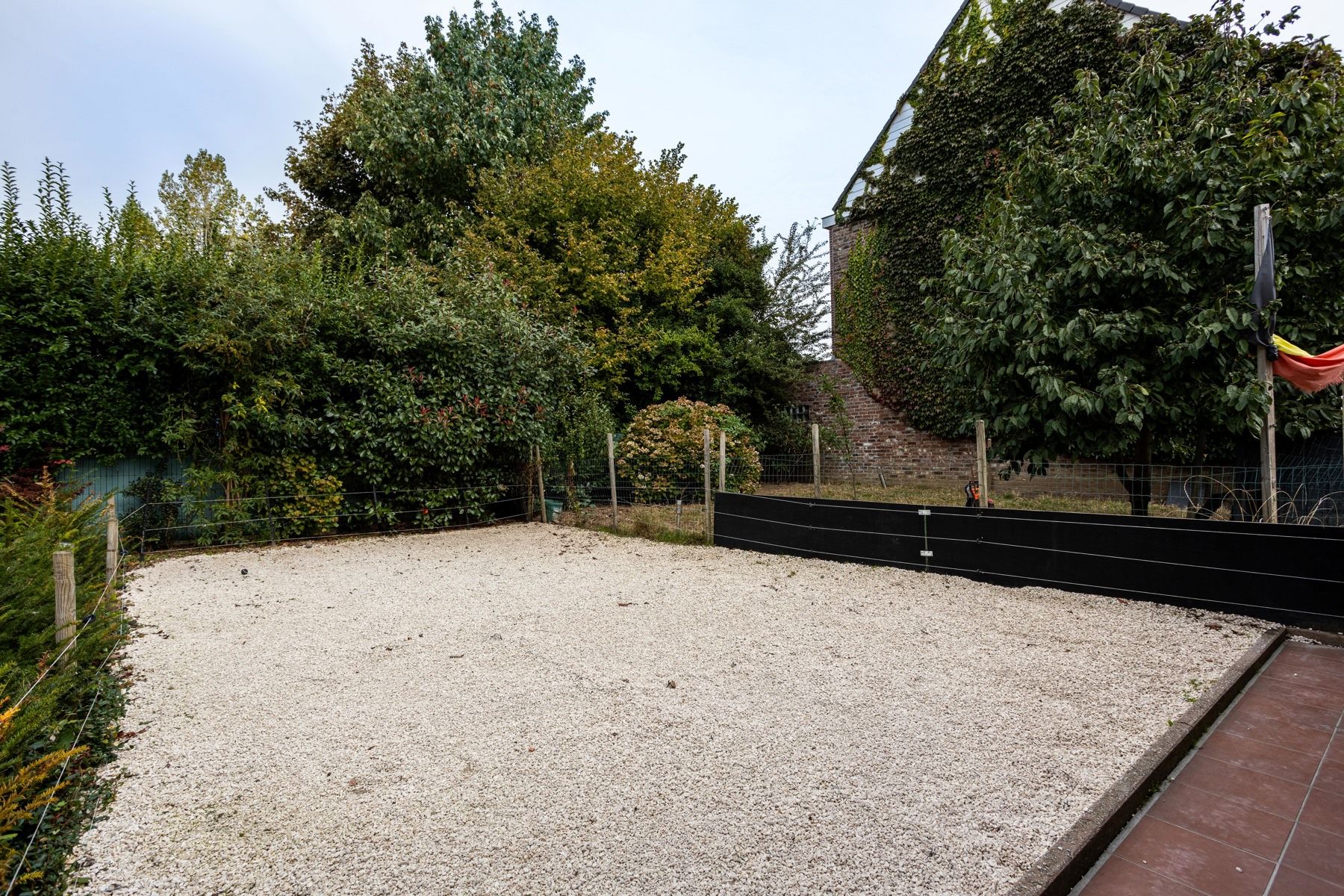 Woning met 3 garages en mogelijkheid tot verkaveling foto 22