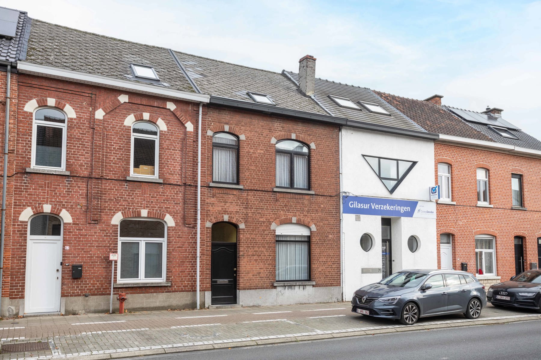 Hoofdfoto van de publicatie: Te koop: op te frissen woning met gunstige ligging te Aalst!