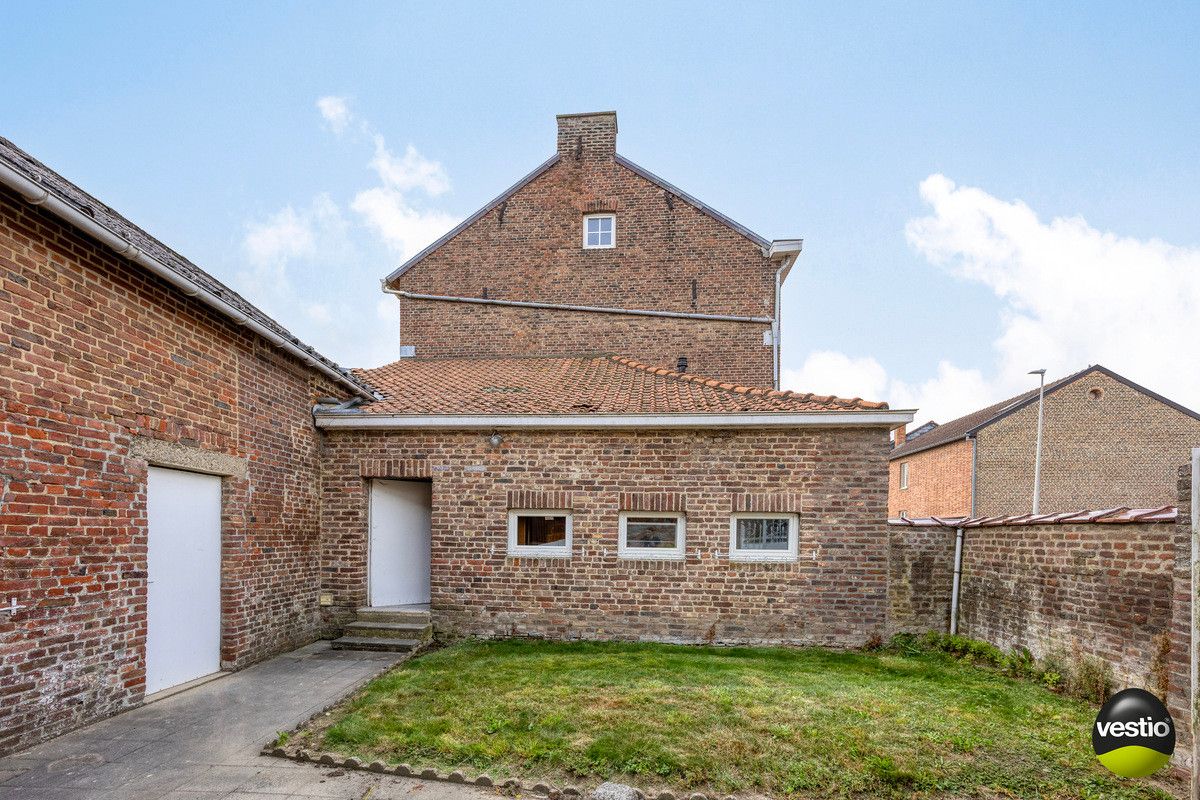 RUSTIG GELEGEN KARAKTERVOLLE AUTHENTIEKE WONING OP 6A85CA TE LAUW. foto 32