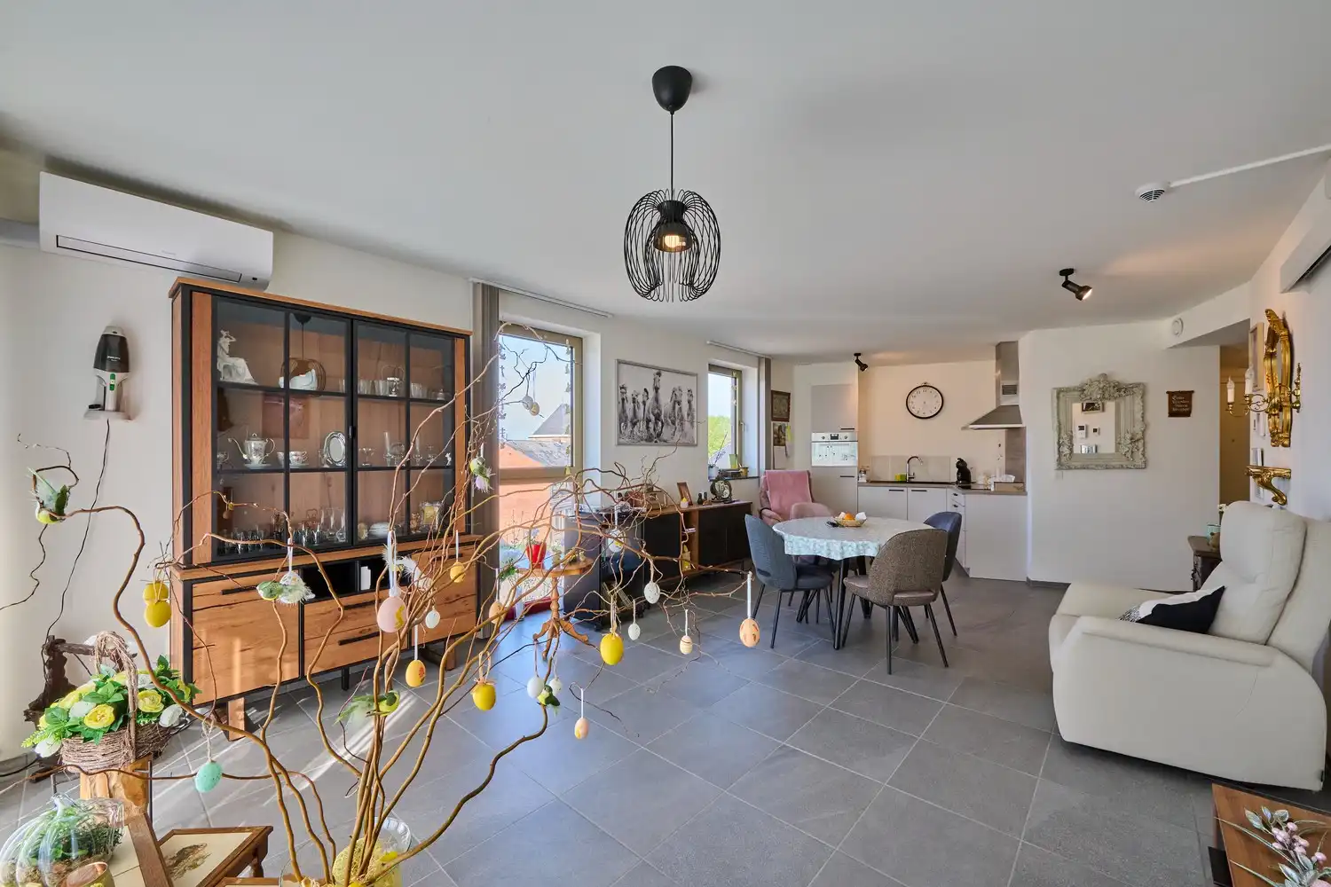 Ideaal gelegen serviceflat (tweede verdieping) met zongericht terras foto 2