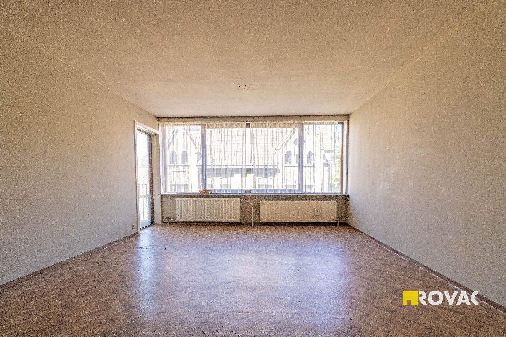 Op te frissen appartement met staanplaats en berging foto 3