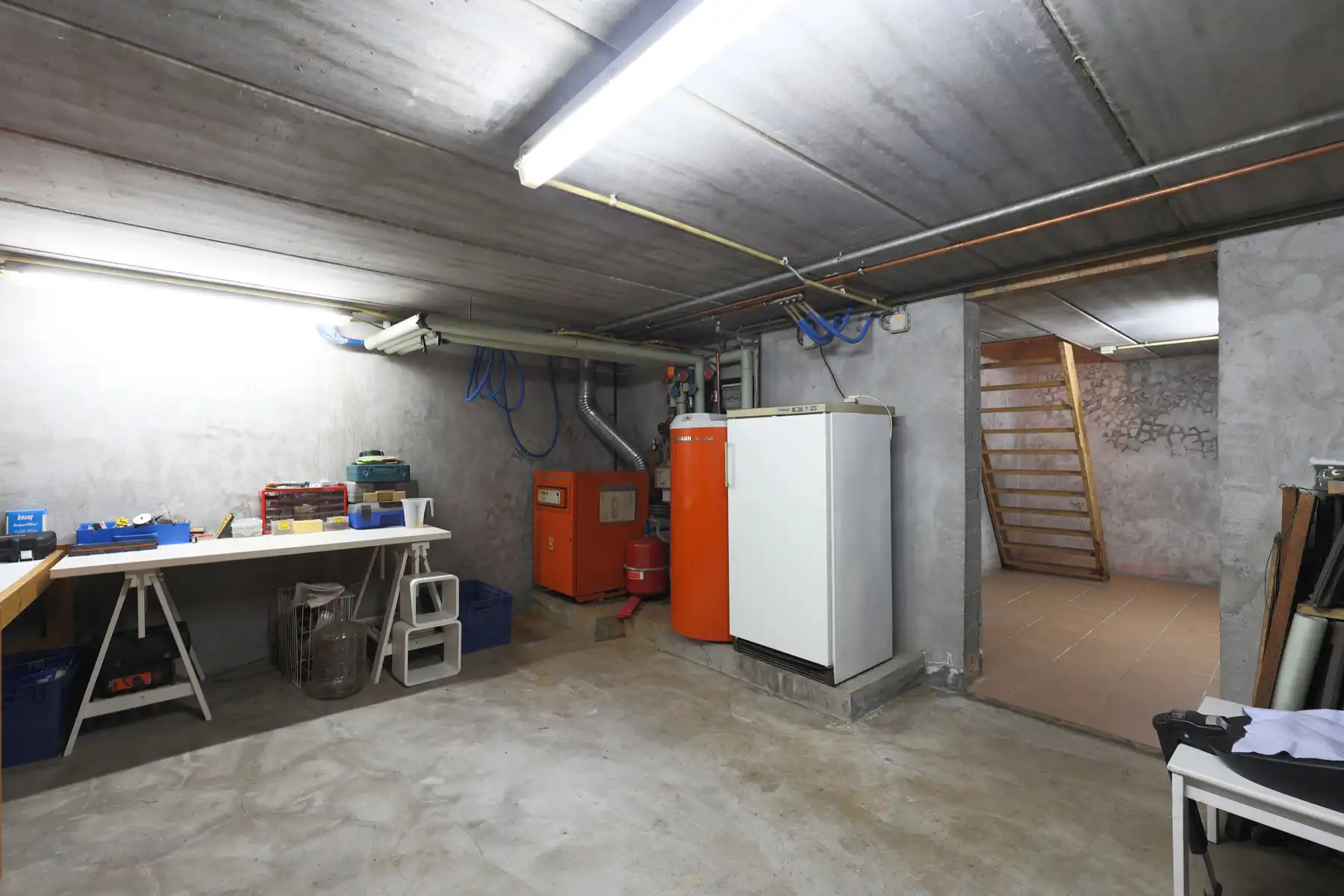 Een warme thuis, omringd door groen foto 29