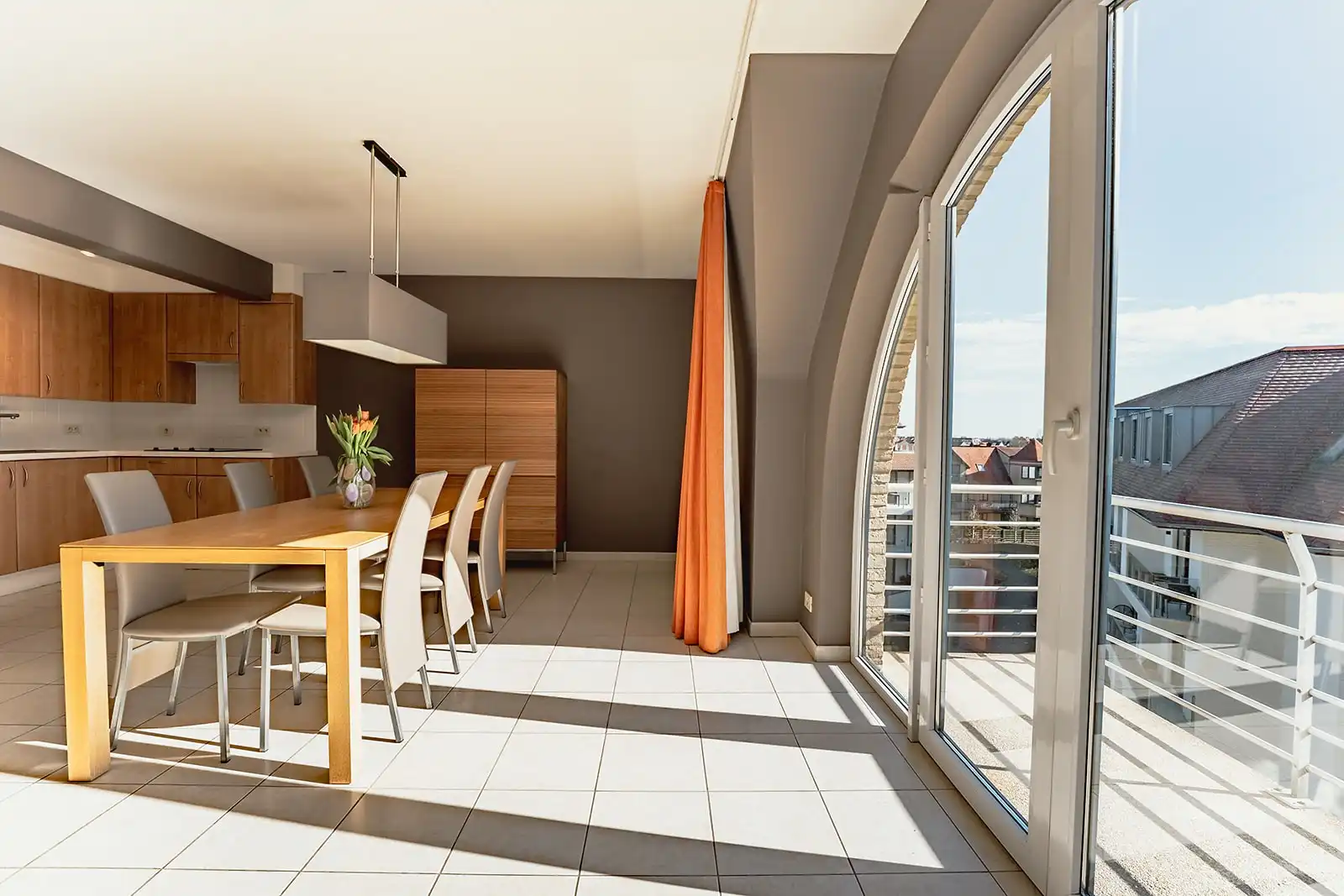 Instapklaar 2 slaapkamer appartement gelegen in De Haan op wandelafstand van het strand en het centrum. foto 4