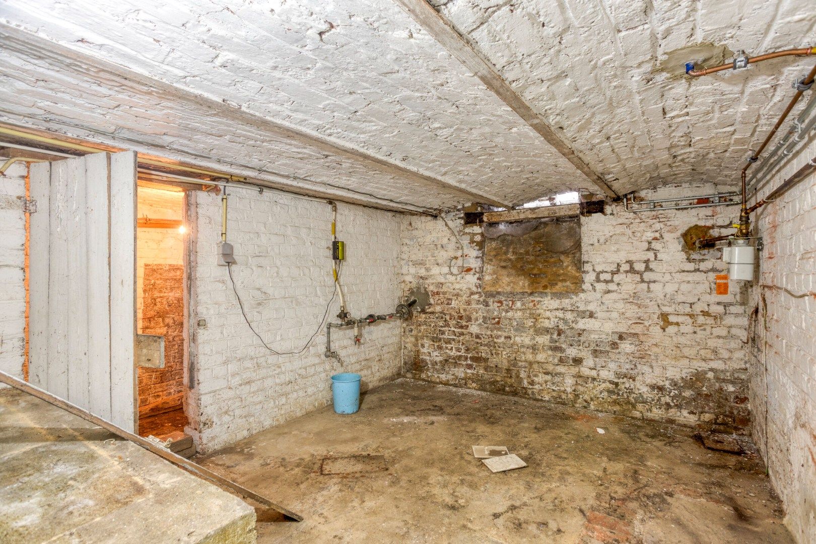 Goedgelegen rijwoning foto 9