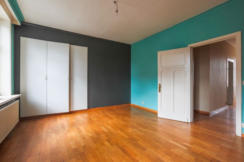 Te moderniseren woning met 2 ruime slaapkamers (4 mogelijk) en tuin (terras), mogelijkheid om garage bij te kopen. foto 5
