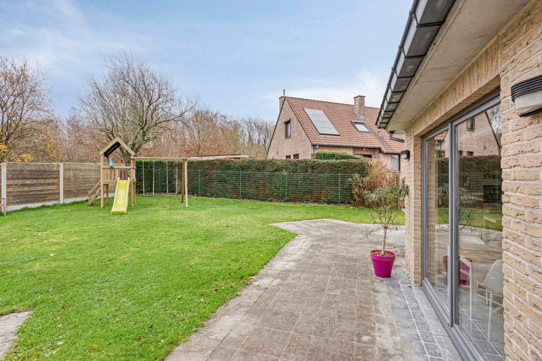 Leemans Immobiliën presenteert u deze rustig gelegen, volledig instapklare woning in het hart van Liedekerke.  foto 27