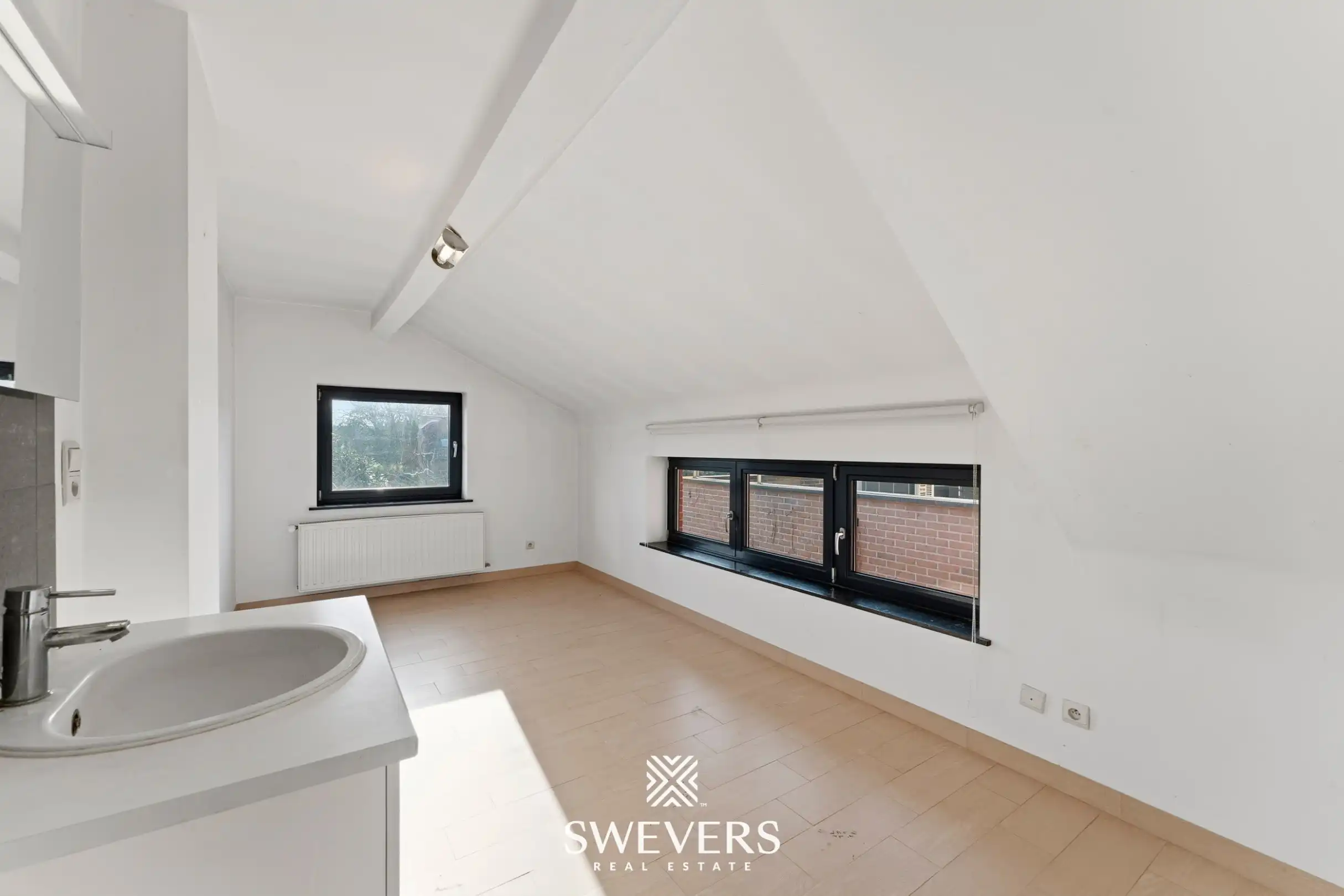 Verrassend ruime gezinswoning: 4 slaapkamers, garage, kelder & zolder foto 16