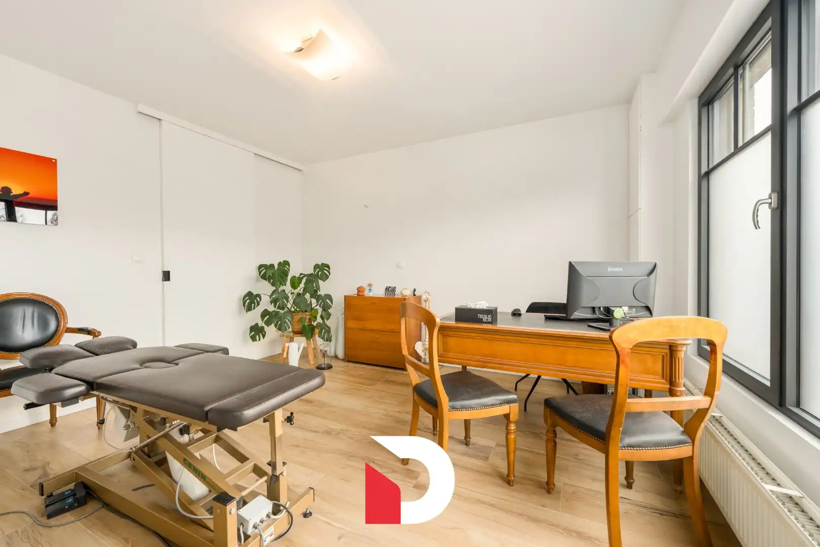 Ruime en volledig instapklare halfopen woning met praktijk op 960 m² grond foto 14