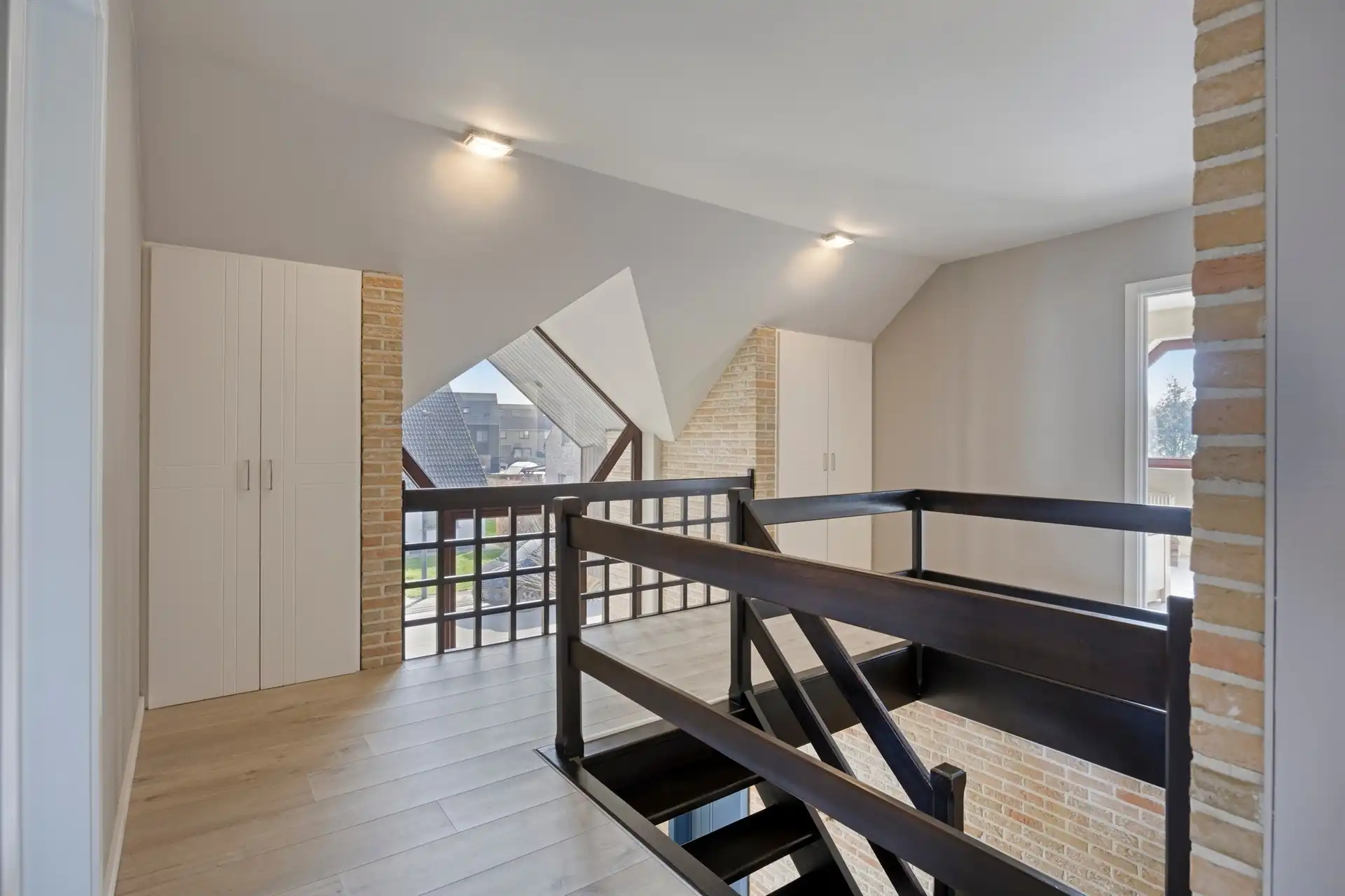 Villa in doodlopende straat foto 12