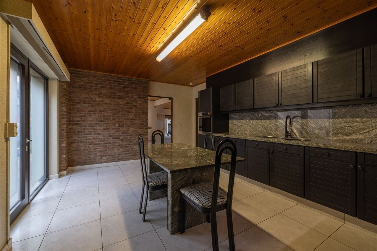 Ruim huis met praktijkruimte en 4 slaapkamers foto 15