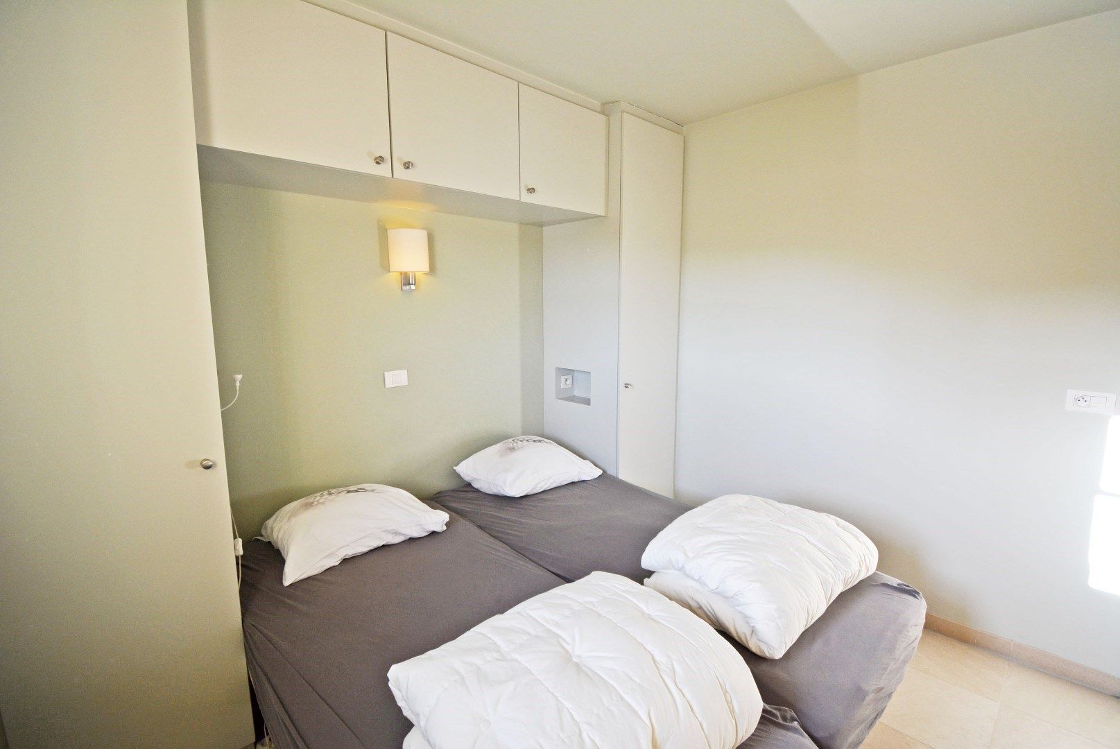 Stijlvol appartement met 4 gevels op een volledige 2e verdieping met lift in Duinbergen op 100m van de zee met zeezicht en inpandige garage foto 13