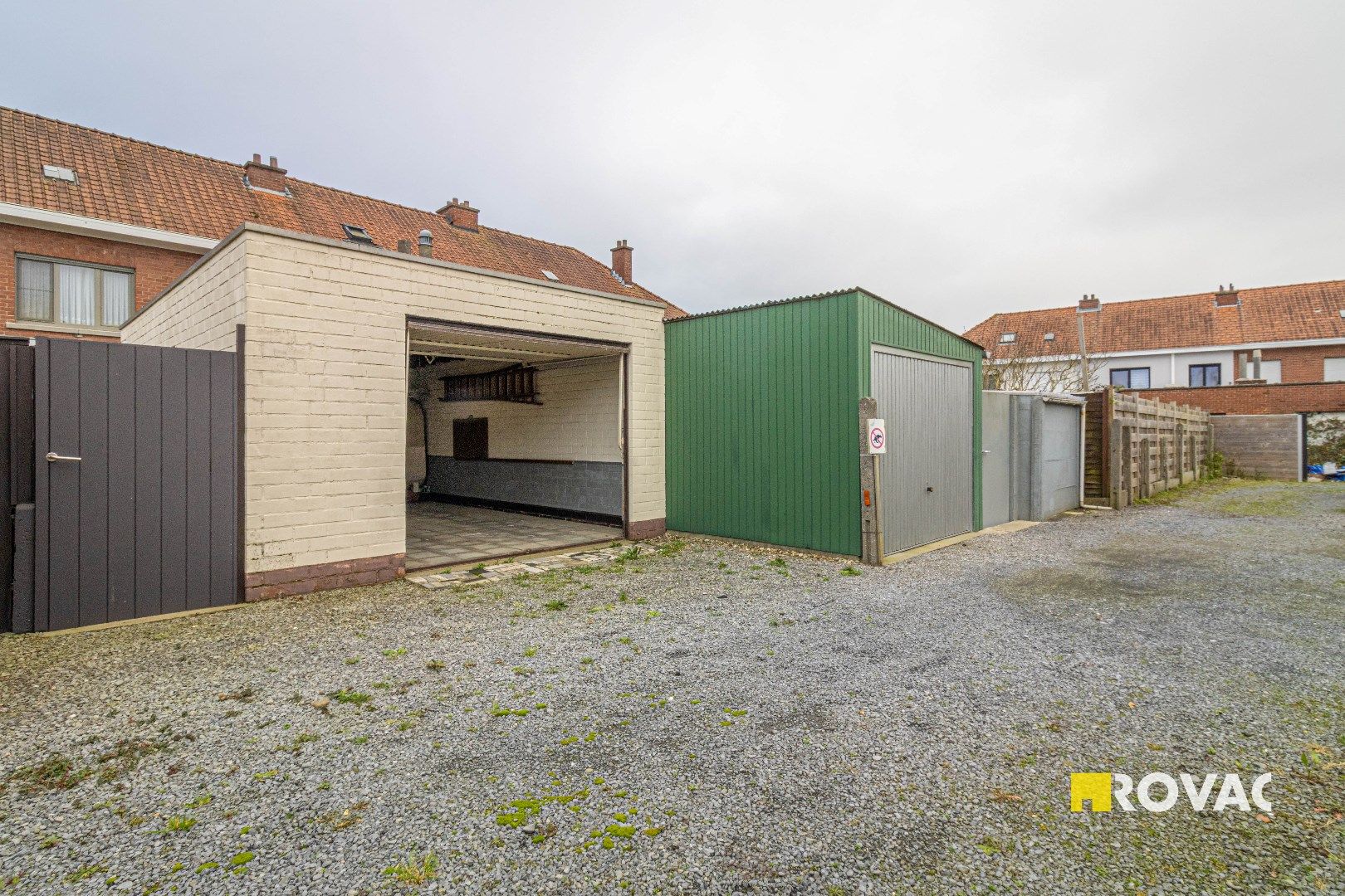 Rijwoning met 3 slaapkamers, garage en uitweg foto 24