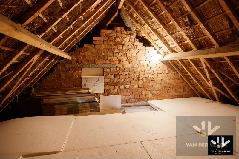 GROTENDEELS GERENOVEERDE GEZINSWONING foto 26