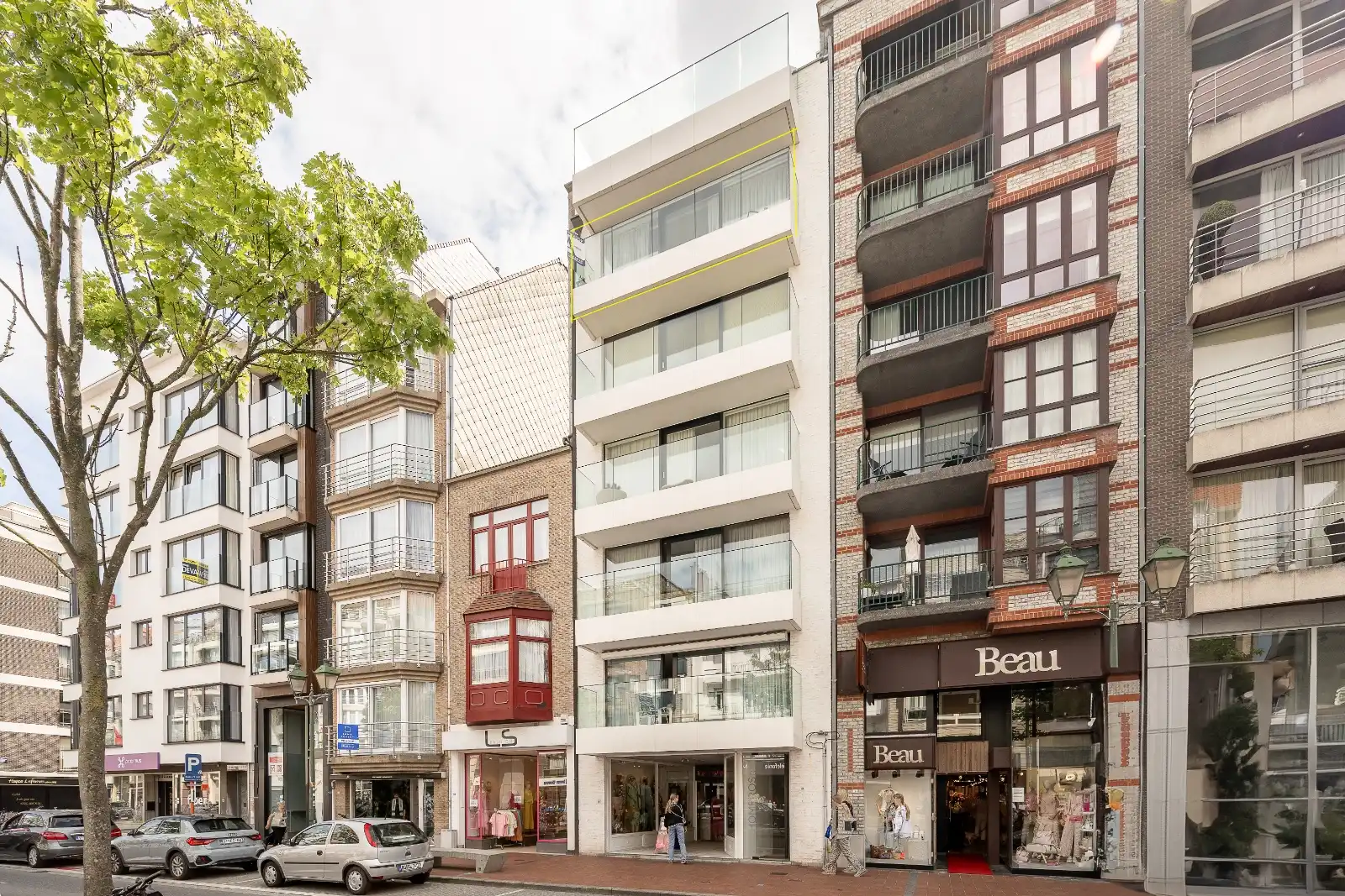 Top renovatie van een 3-slaapkamerappartement met royale gevelbreedte van 6,75 m op de Lippenlsaan. foto 15