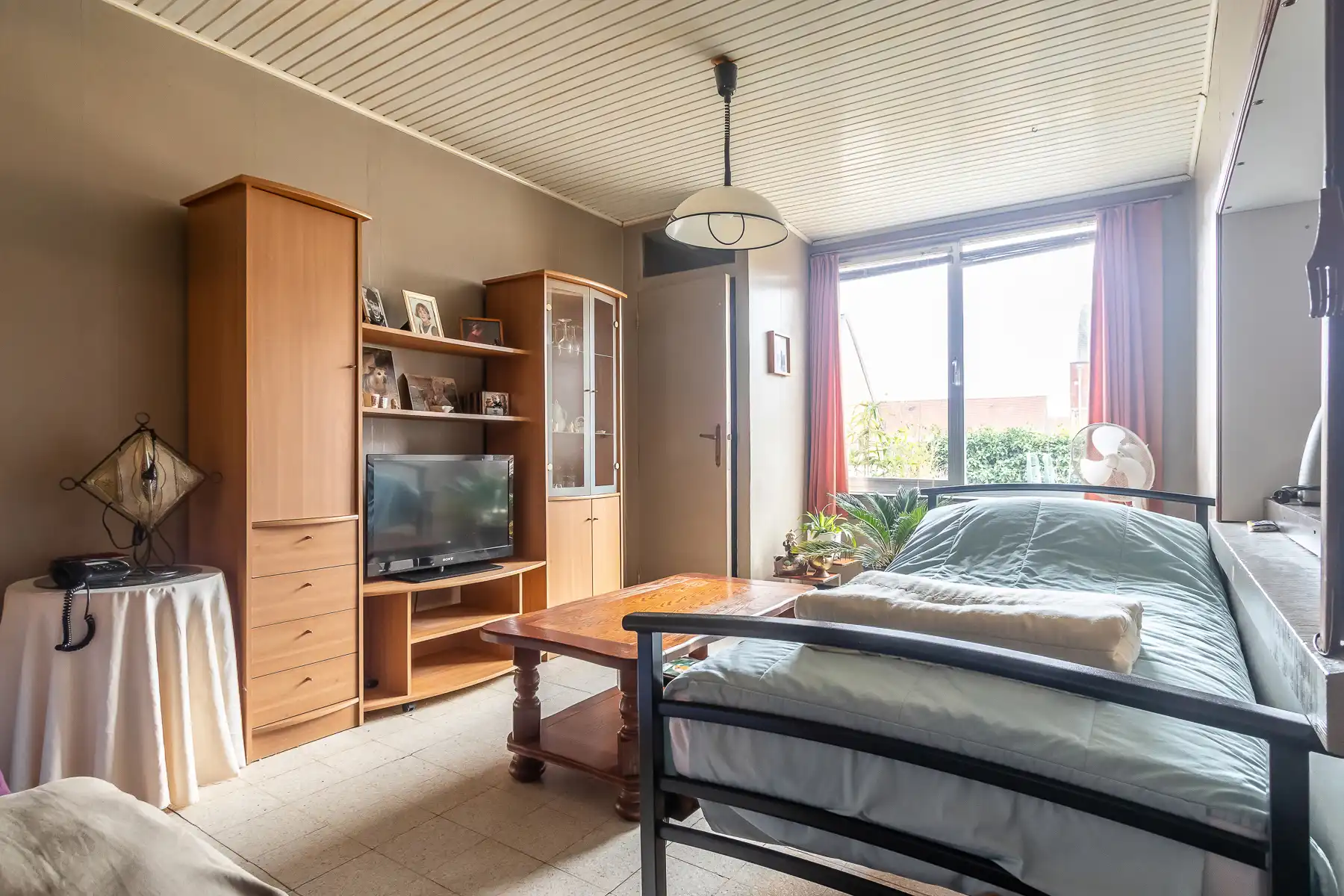 Ruime, te renoveren woning met veel potentieel nabij centrum foto 12