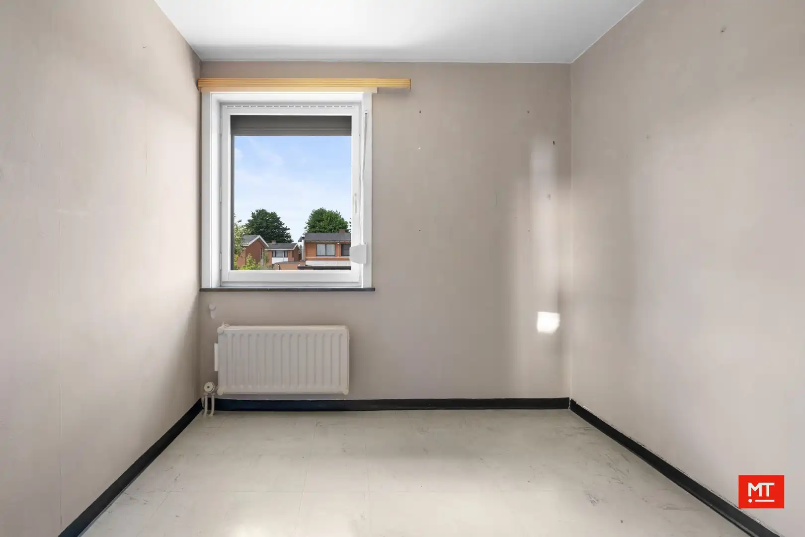 BOD WELKOM - Ruime halfopen woning met 4 slaapkamers, tuin en garage in een rustige en kindvriendelijke wijk foto 9