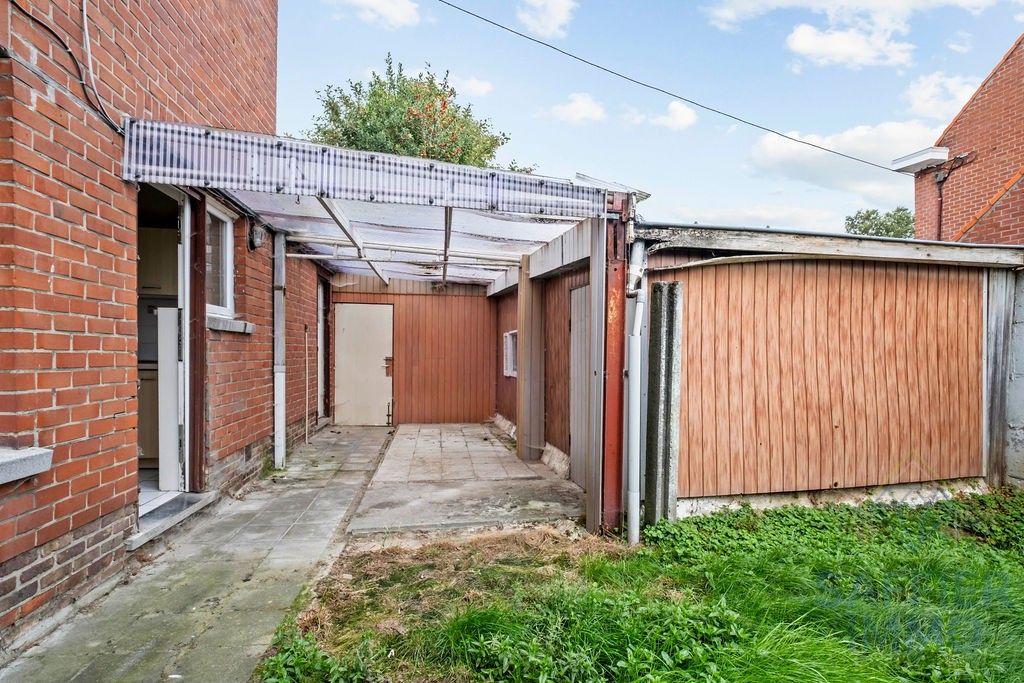 Halfopen bebouwing met zonnige tuin en 2 garages in rustige wijk te Izegem foto 24