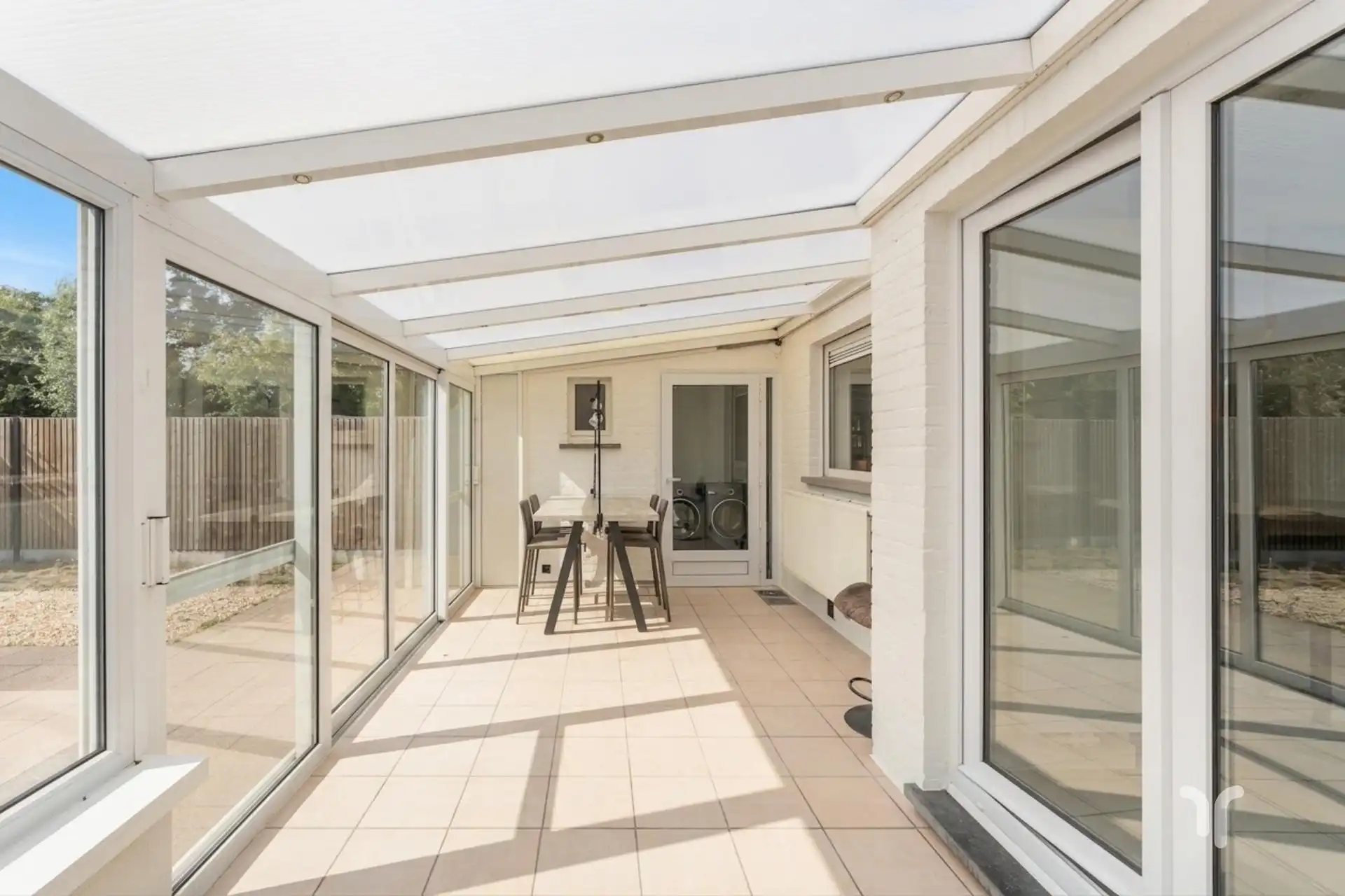 Op zoek naar een instapklare gezinswoning met garage, zonnige tuin én een unieke ligging aan het groen?  foto 9